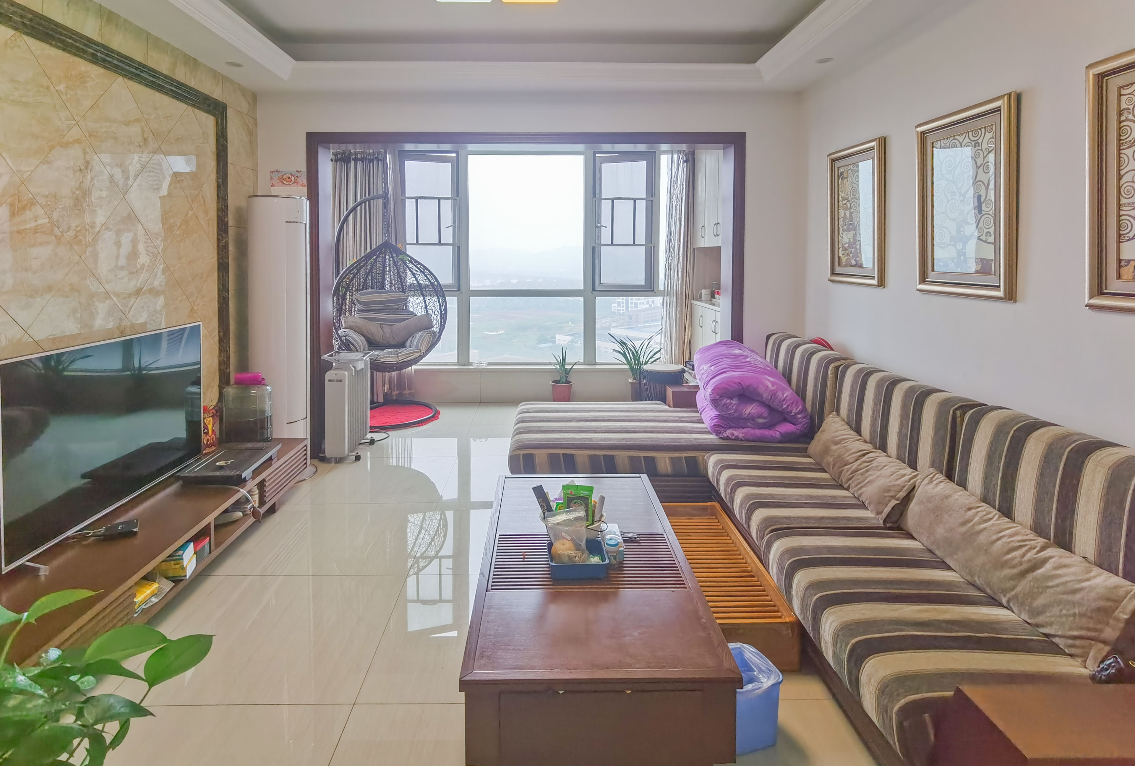 美的城三期  3室2厅2卫    90.8万 美的城三期  3室2厅2卫    90.8万客厅