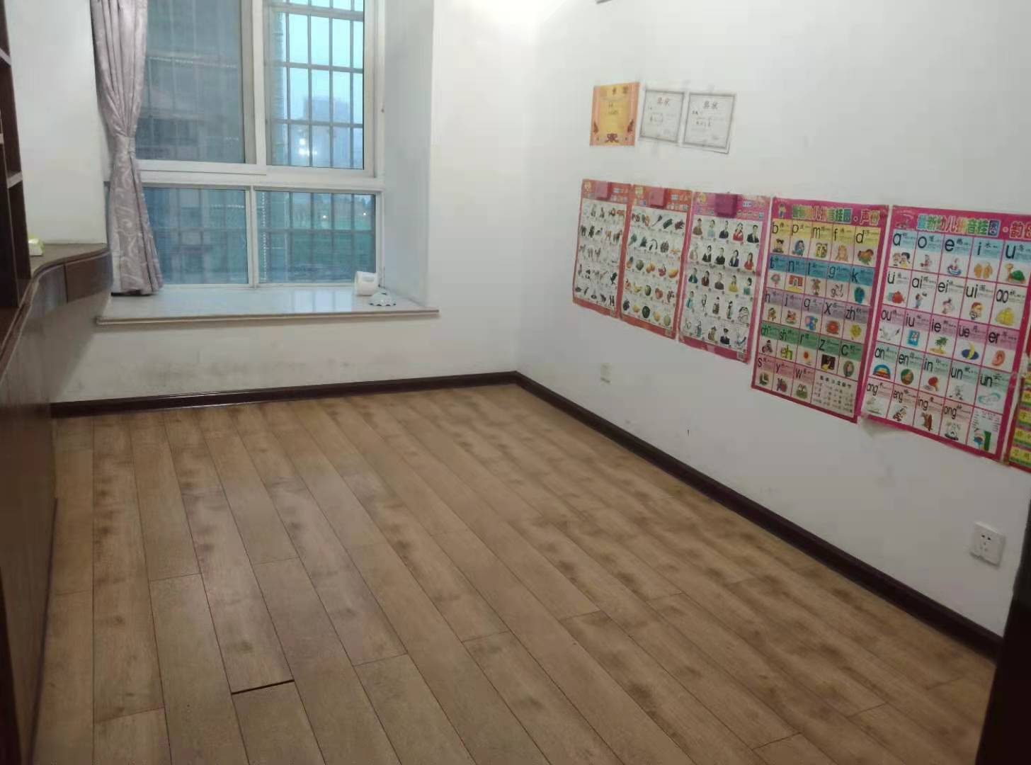 丹枫国际 3室2厅2卫 1900.0元/月 丹枫国际 3室2厅2卫 1900.0元/月室内图