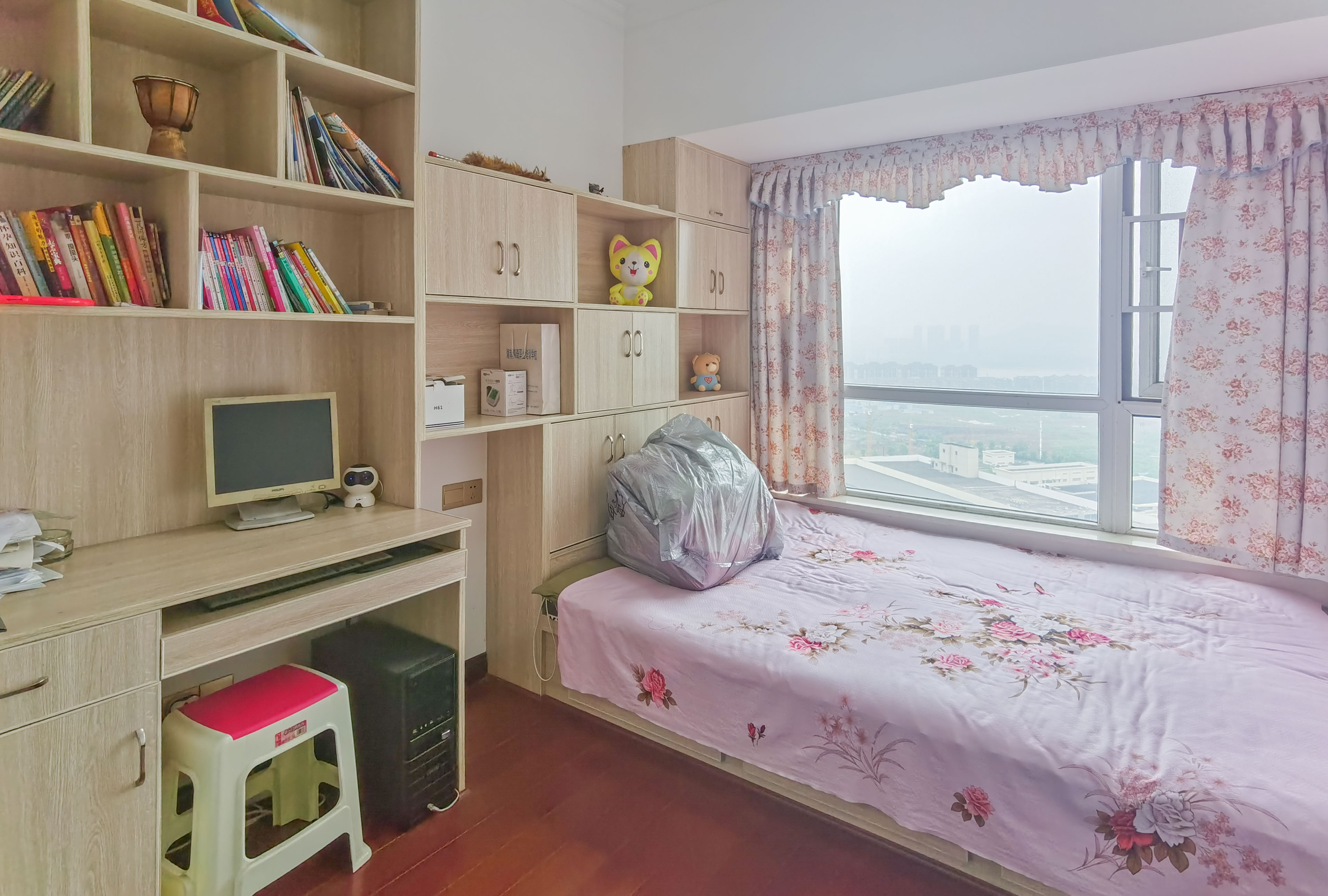 美的城三期  3室2厅2卫    90.8万 美的城三期  3室2厅2卫    90.8万客厅