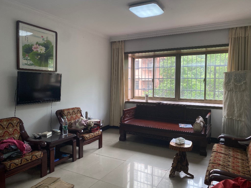 馨香小区 3室2厅1卫 1400.0元/月 馨香小区 3室2厅1卫 1400.0元/月室内图