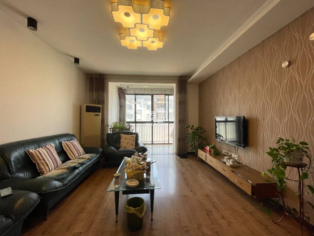 近水楼台  3室2厅2卫    75.0万