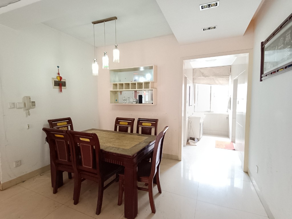 都市村庄 4室2厅2卫 2000.0元/月 都市村庄 4室2厅2卫 2000.0元/月室内图