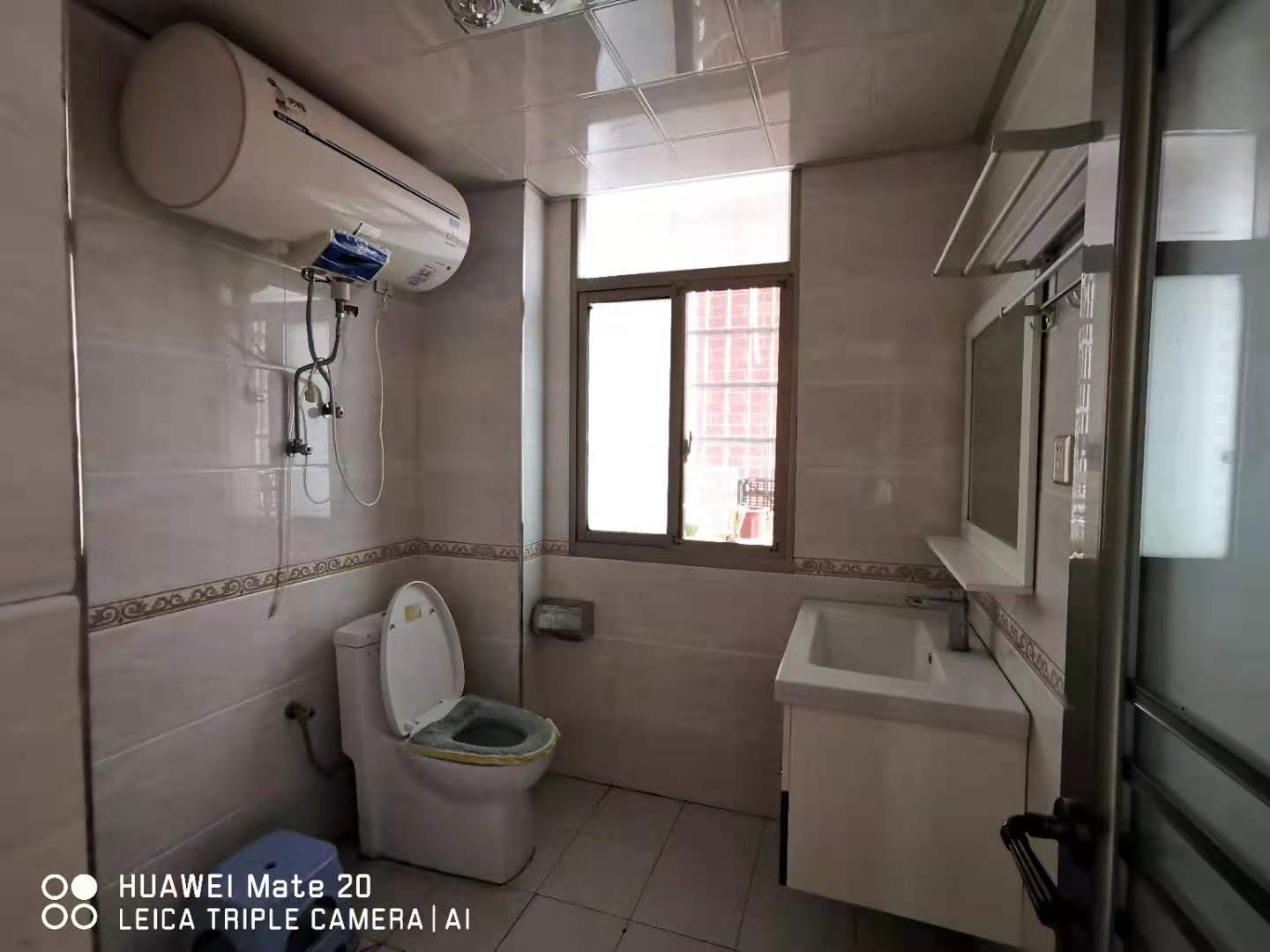 东方豪苑  3室2厅2卫    55.0万 东方豪苑  3室2厅2卫    55.0万卫生间