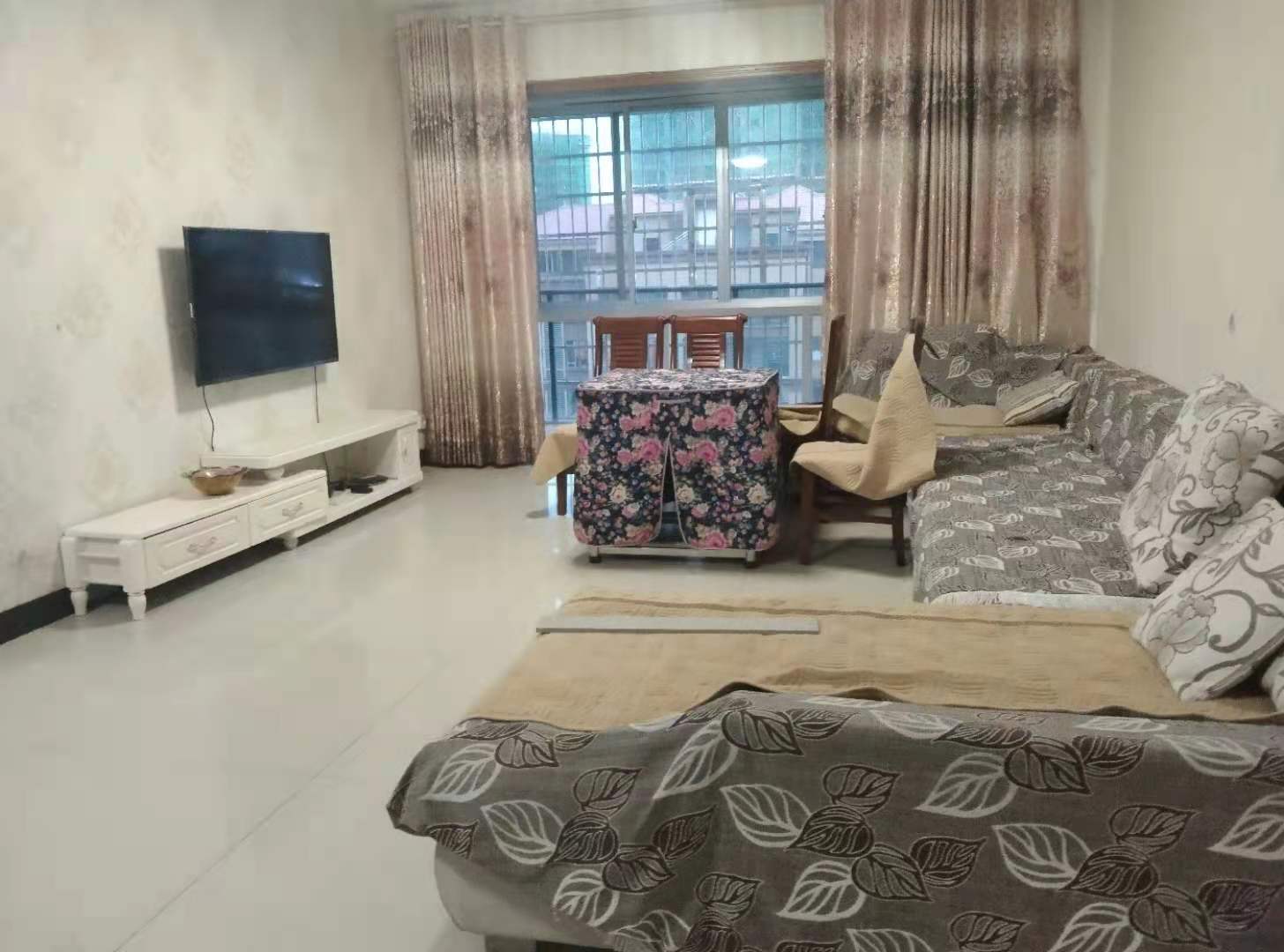 丹枫国际 3室2厅2卫 1900.0元/月 丹枫国际 3室2厅2卫 1900.0元/月室内图