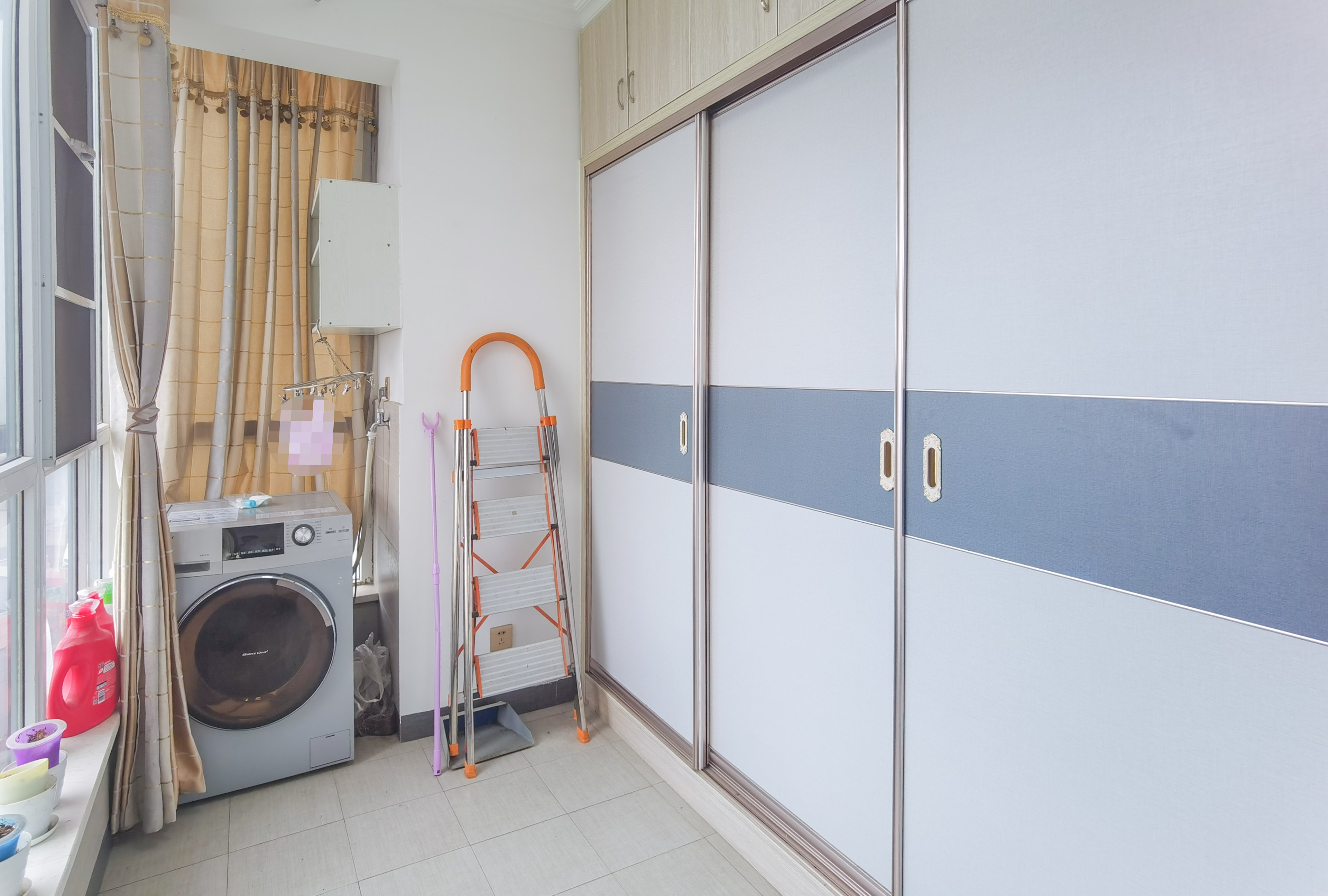 美的城三期  3室2厅2卫    90.8万 美的城三期  3室2厅2卫    90.8万客厅