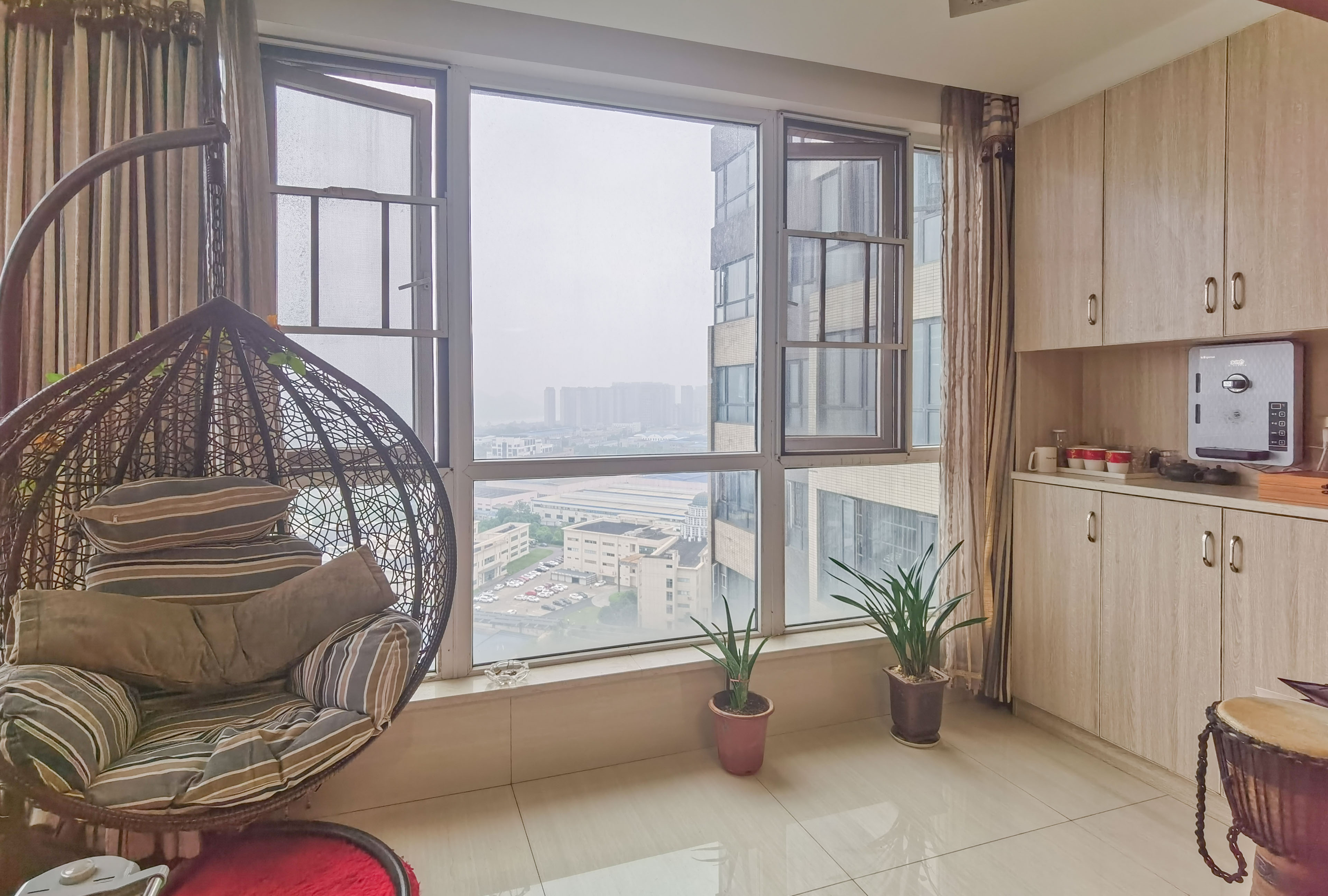 美的城三期  3室2厅2卫    90.8万 美的城三期  3室2厅2卫    90.8万客厅