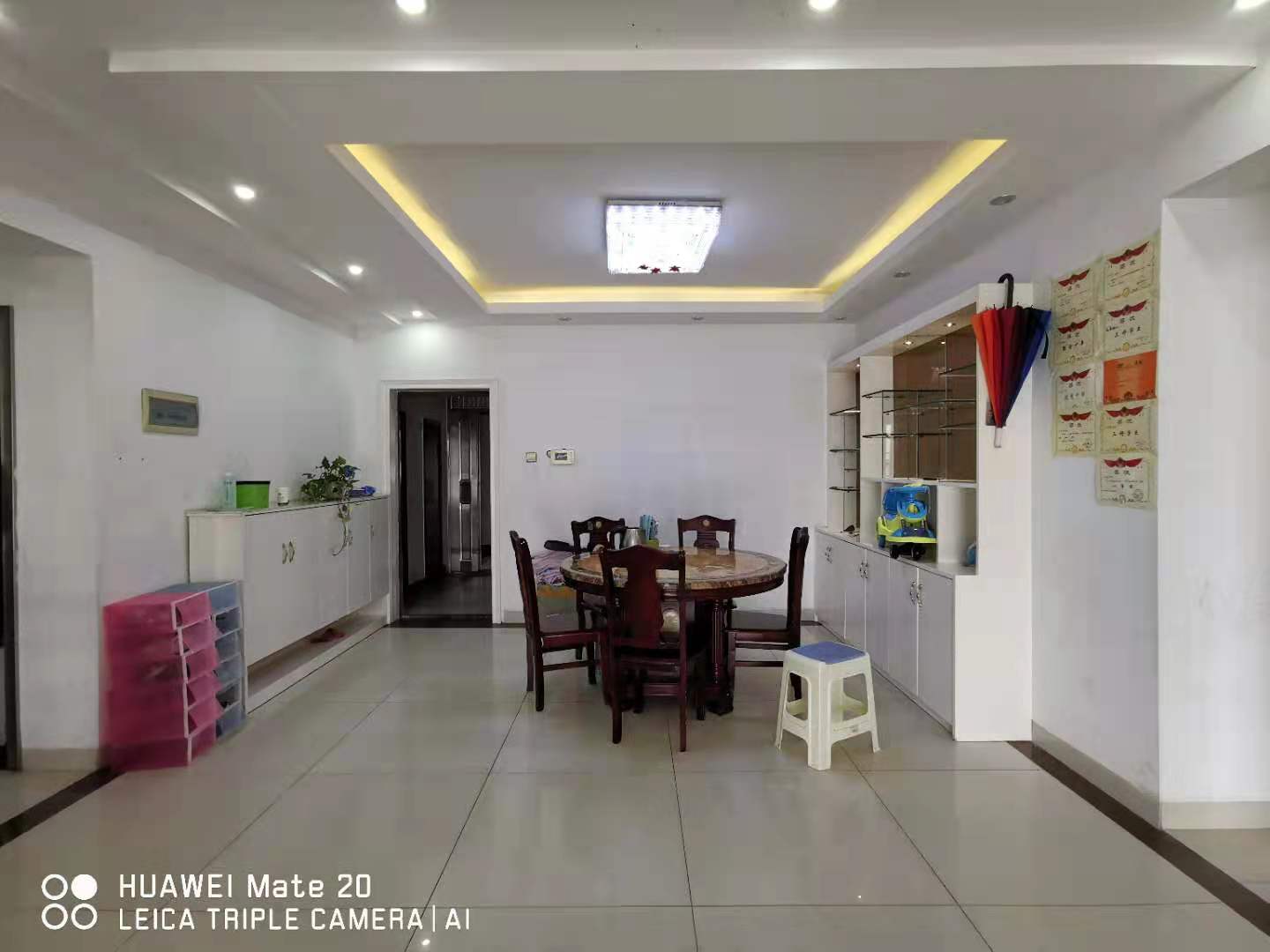 东方豪苑  3室2厅2卫    55.0万 东方豪苑  3室2厅2卫    55.0万客厅