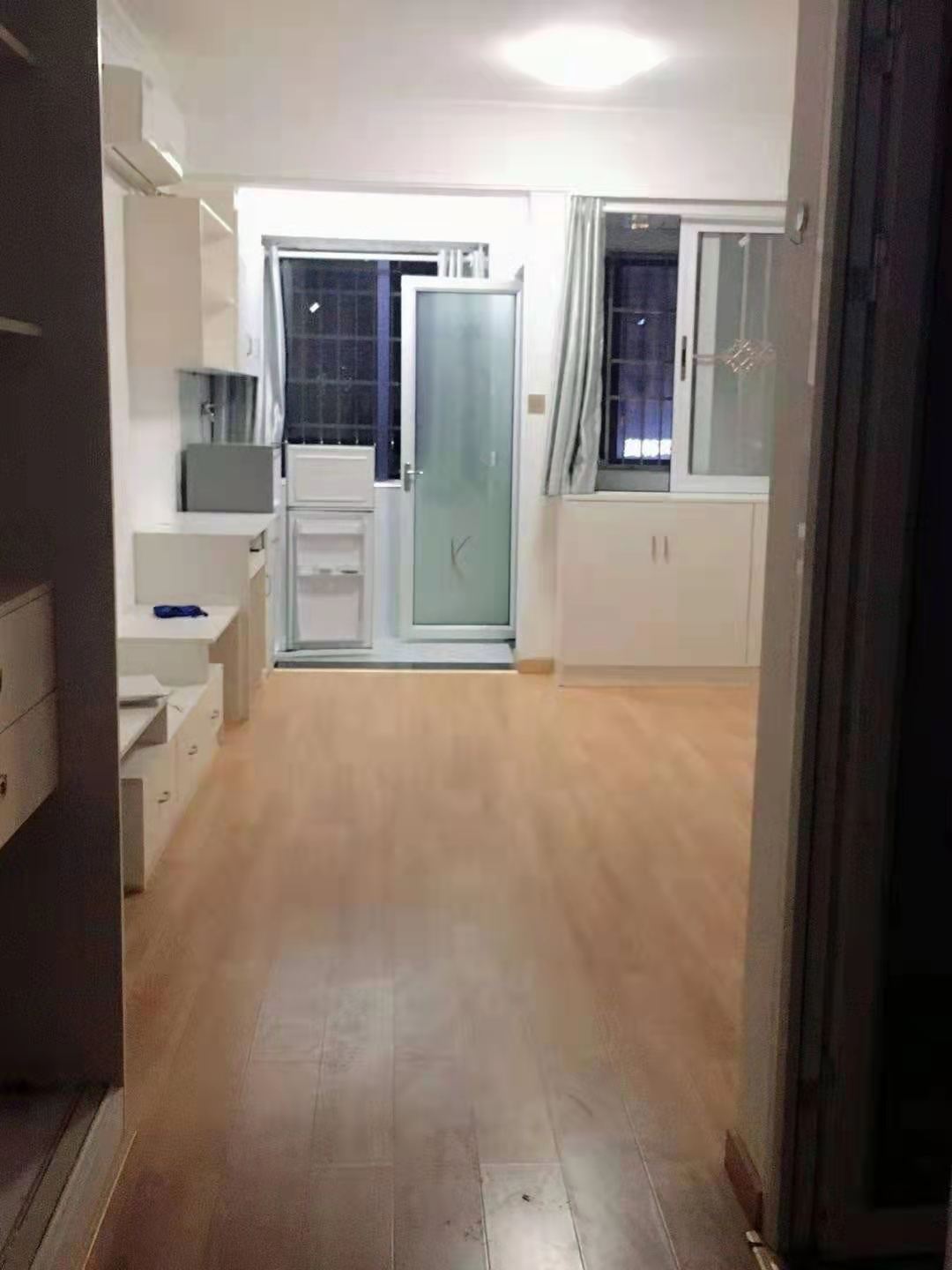 盛世时代广场  1室1厅1卫    37.8万 盛世时代广场  1室1厅1卫    37.8万客厅