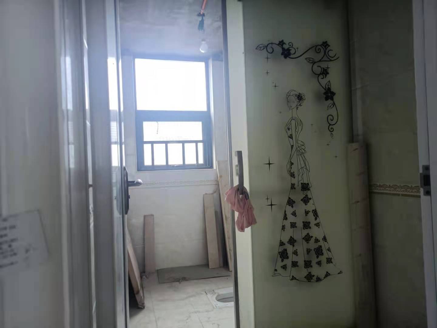 悦江山  4室2厅2卫    95.0万卫生间