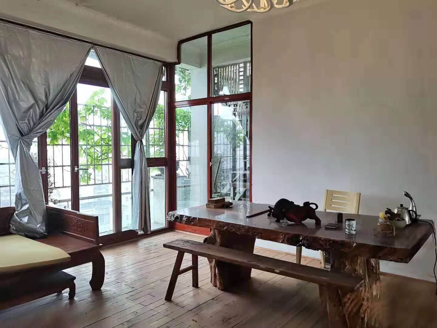 佳宁娜小区(梓山湖小区)  5室3厅3卫    288.0万 佳宁娜小区(梓山湖小区)  5室3厅3卫    288.0万客厅