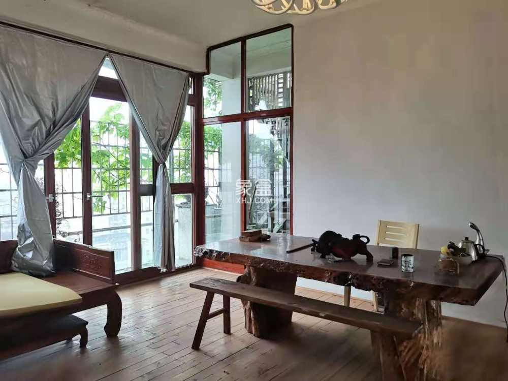 佳宁娜小区（梓山湖小区）  5室3厅3卫    288.0万