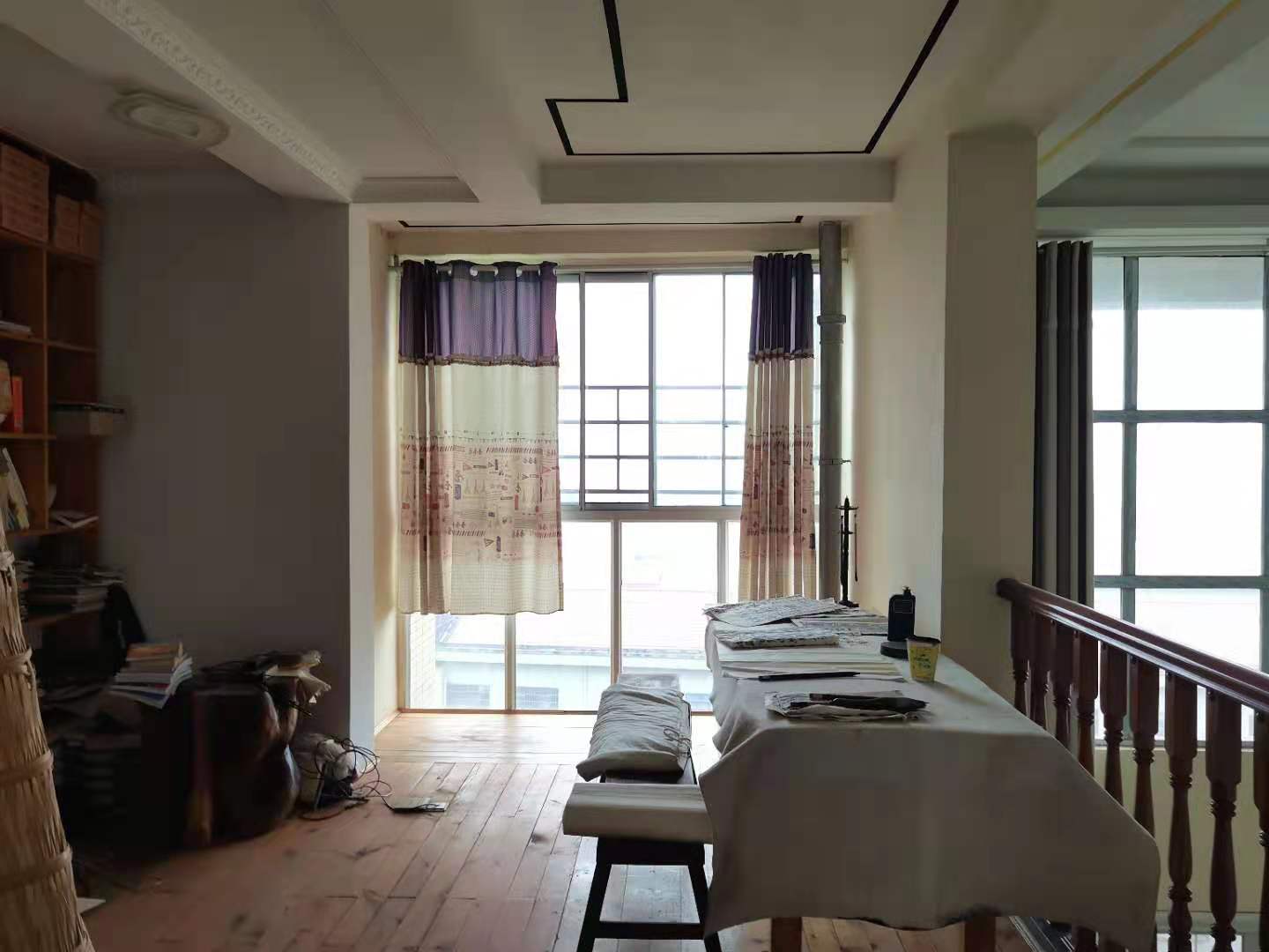 佳宁娜小区（梓山湖小区）  5室3厅3卫    288.0万客厅