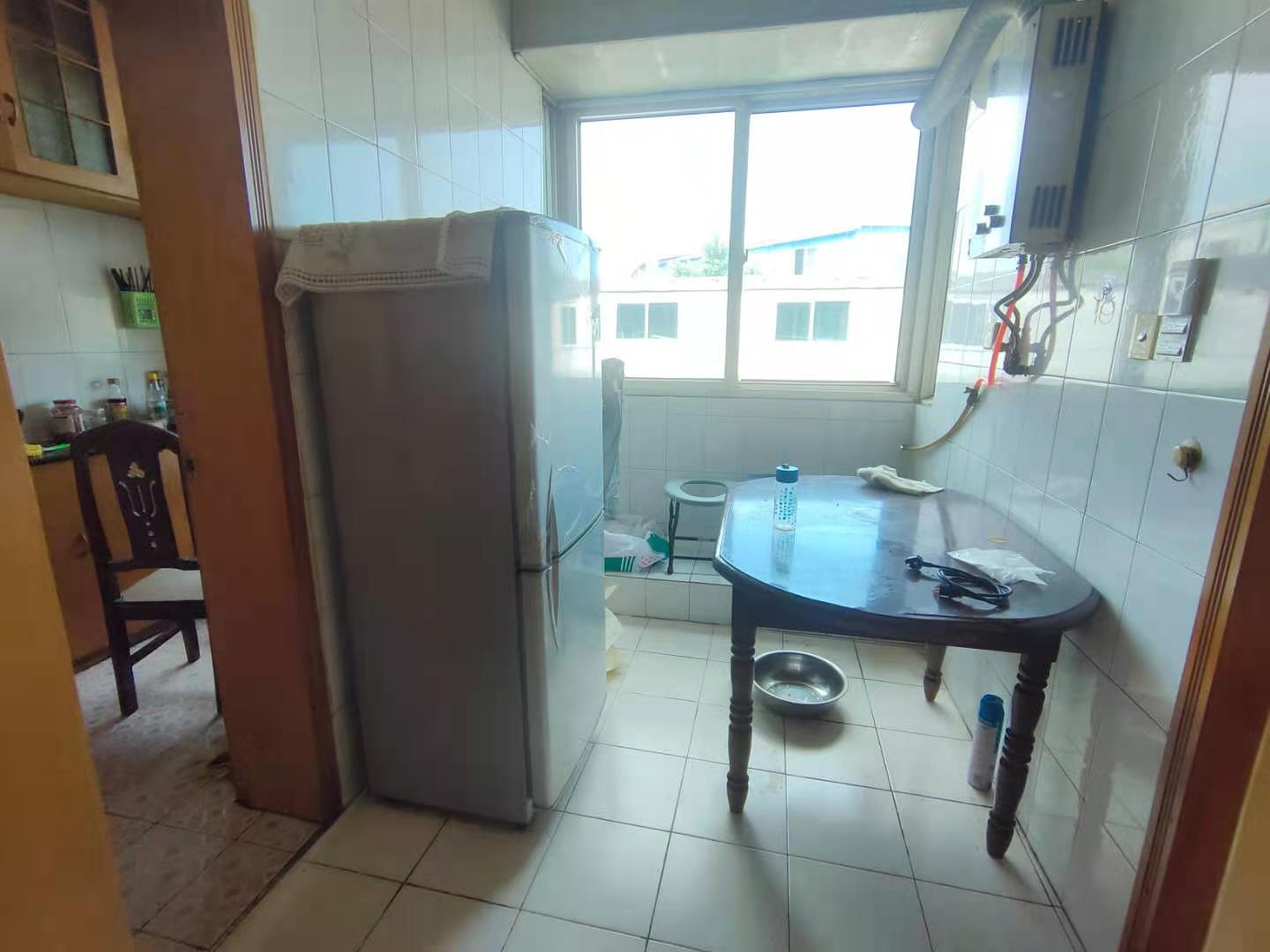 荷叶五村 2室1厅1卫 1000.0元/月 荷叶五村 2室1厅1卫 1000.0元/月室内图