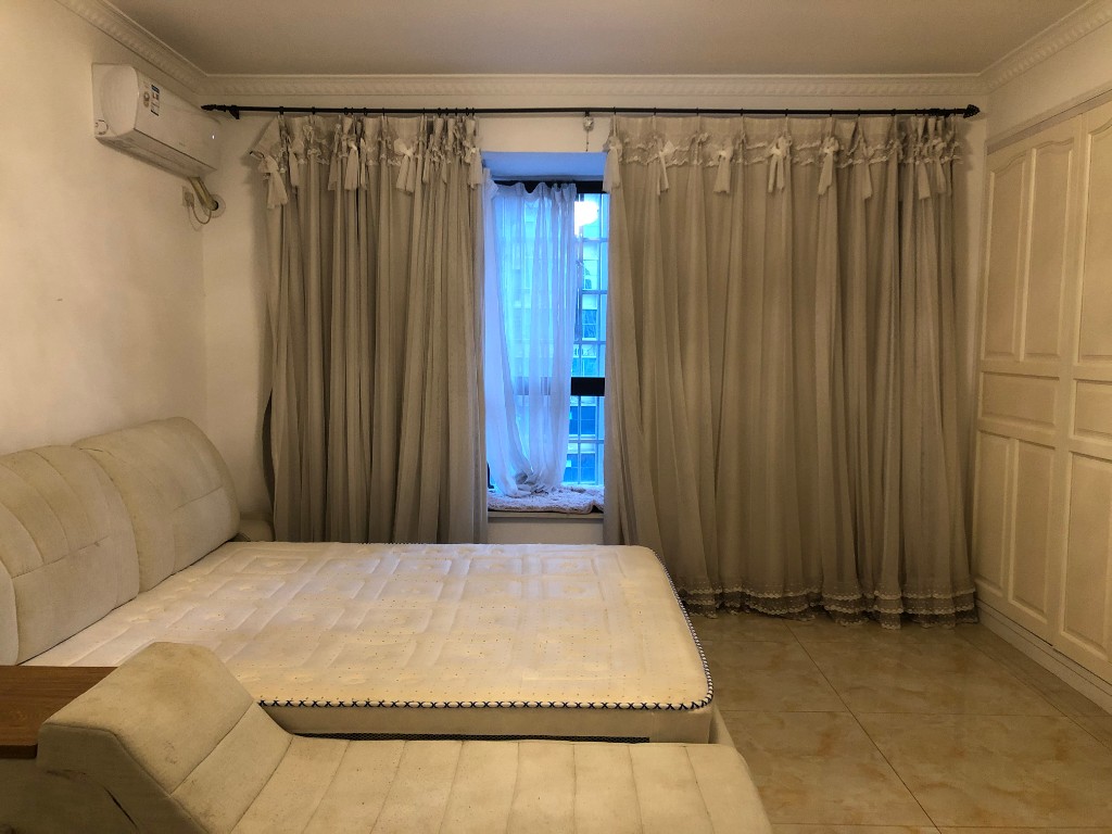 弘星大厦  3室2厅2卫    100.0万 弘星大厦  3室2厅2卫    100.0万客厅