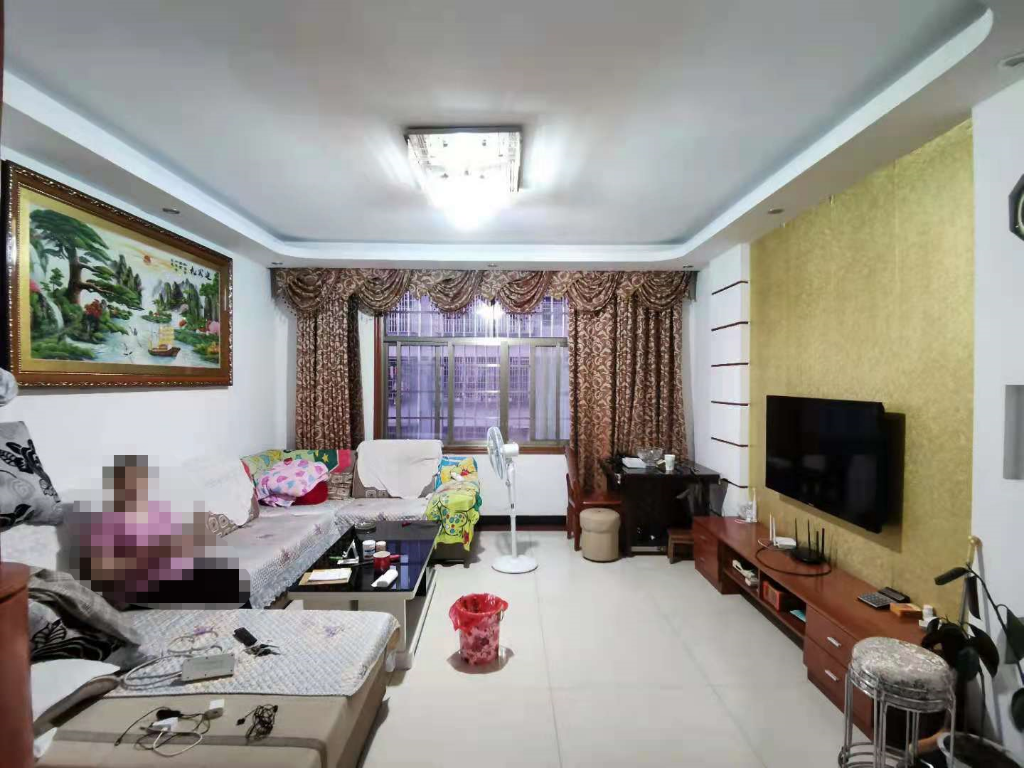 滨江水岸  3室2厅2卫    62.8万 滨江水岸  3室2厅2卫    62.8万客厅