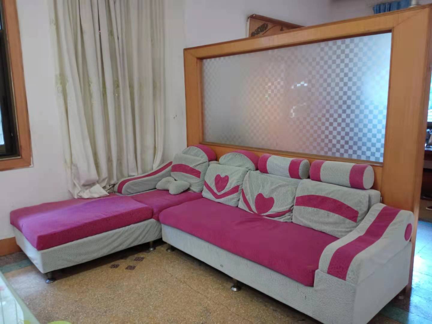 外贸小区  3室2厅1卫    1380.0元/月 外贸小区  3室2厅1卫    1380.0元/月室内图1