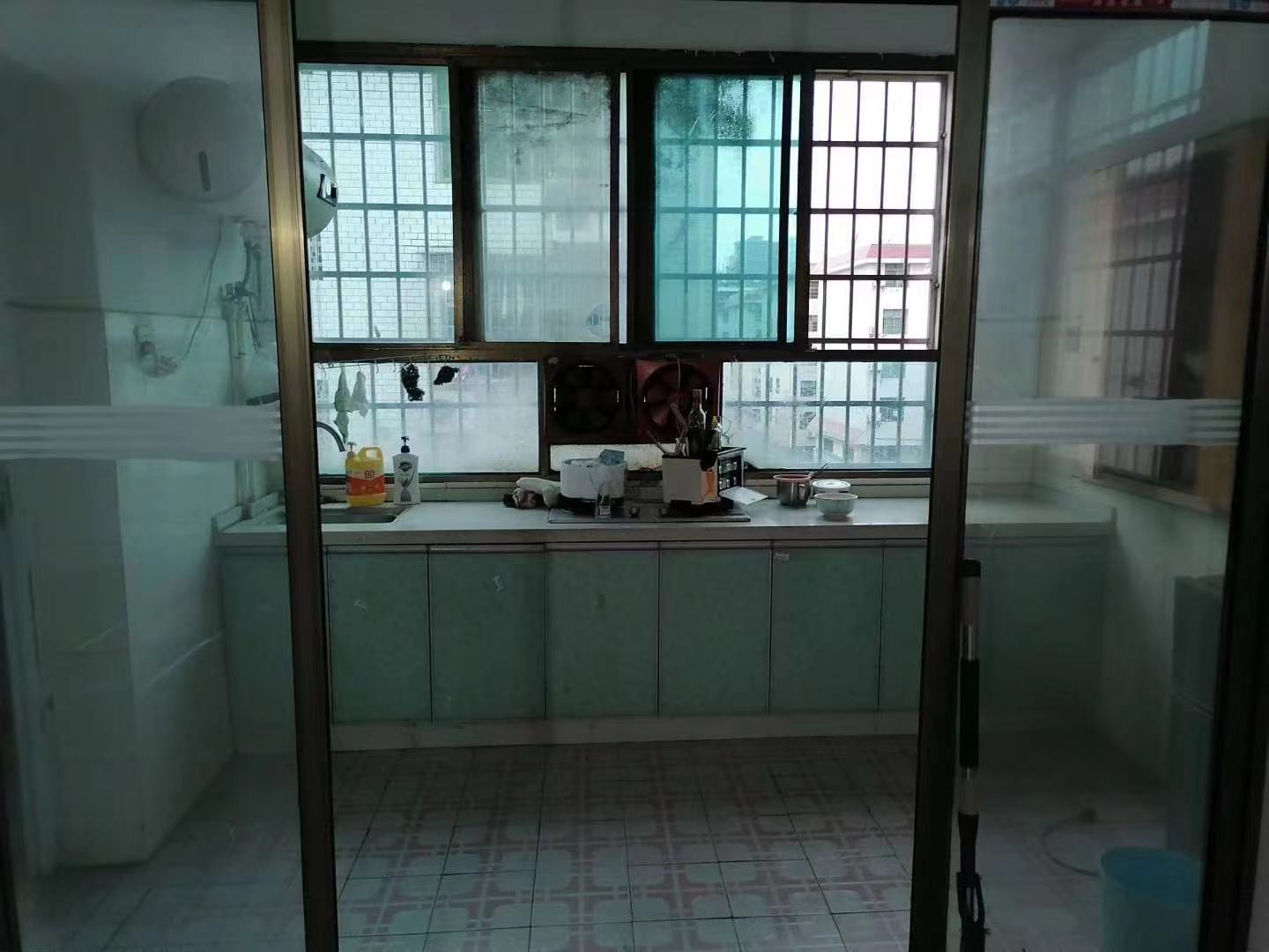 金谷市场  2室1厅1卫    42.8万客厅