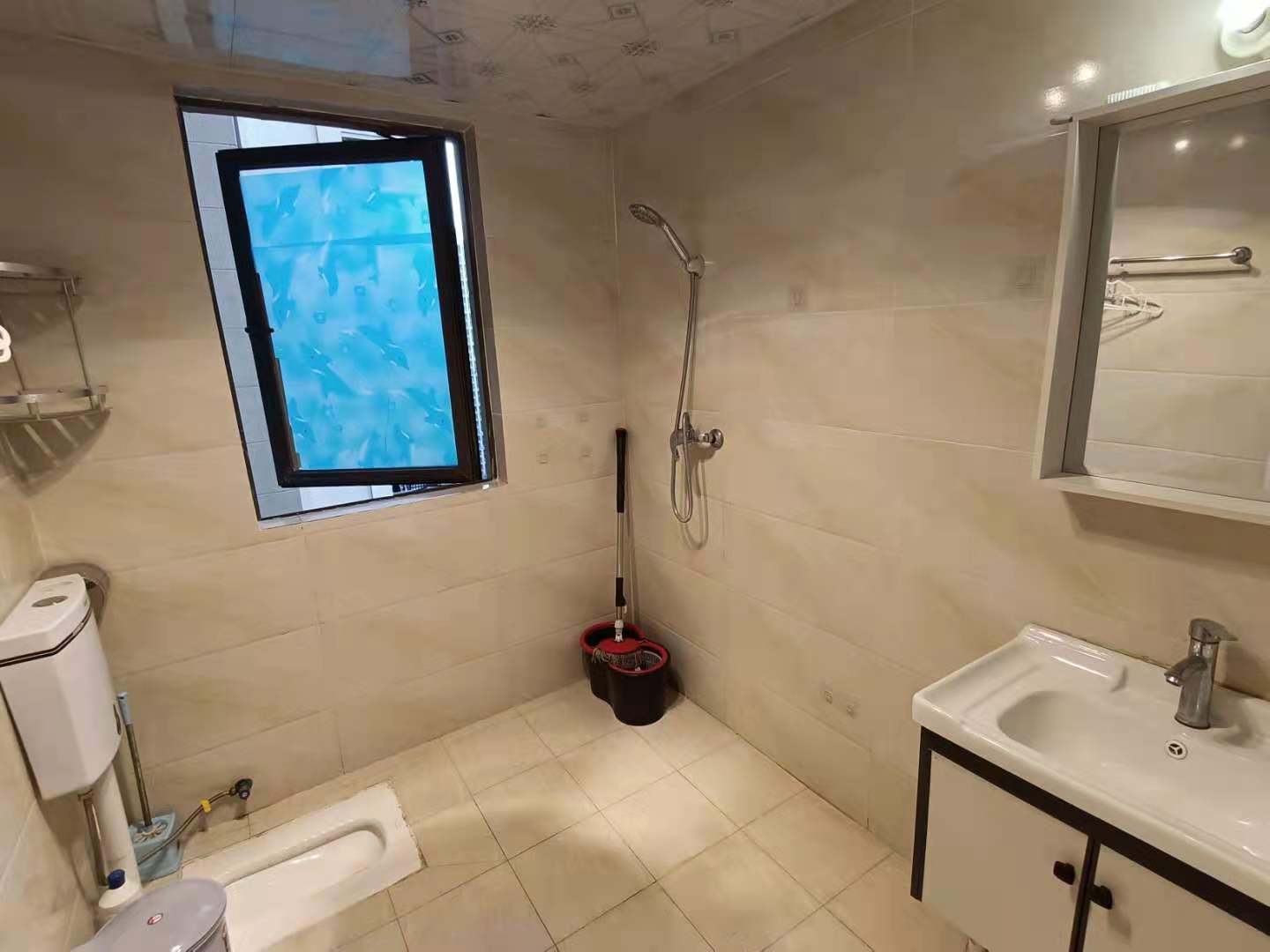 南湖国际2期 2室2厅1卫 2400.0元/月 南湖国际2期 2室2厅1卫 2400.0元/月室内图