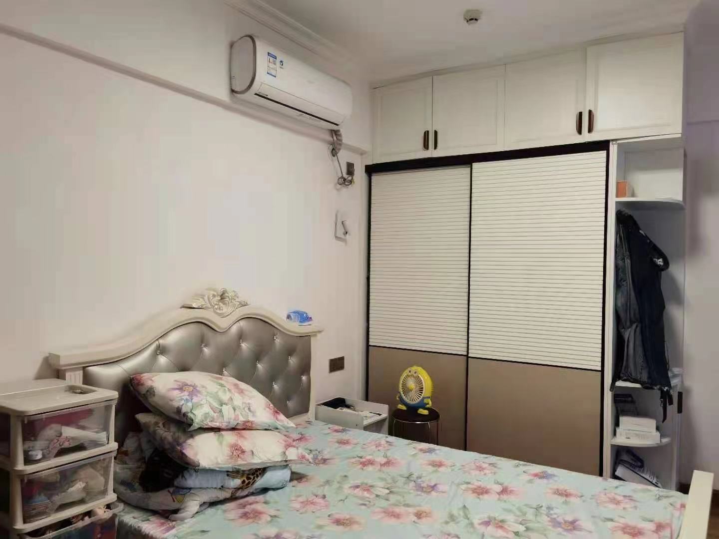 盛世时代广场  3室1厅1卫    65.0万 盛世时代广场  3室1厅1卫    65.0万卧室