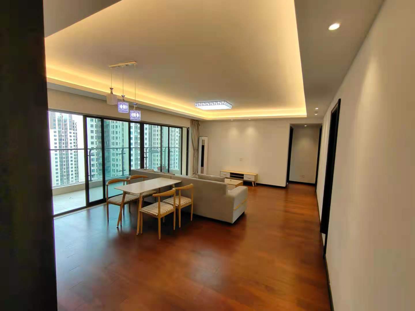 万科翡翠公园  4室1厅2卫    3000.0元/月 万科翡翠公园  4室1厅2卫    3000.0元/月室内图