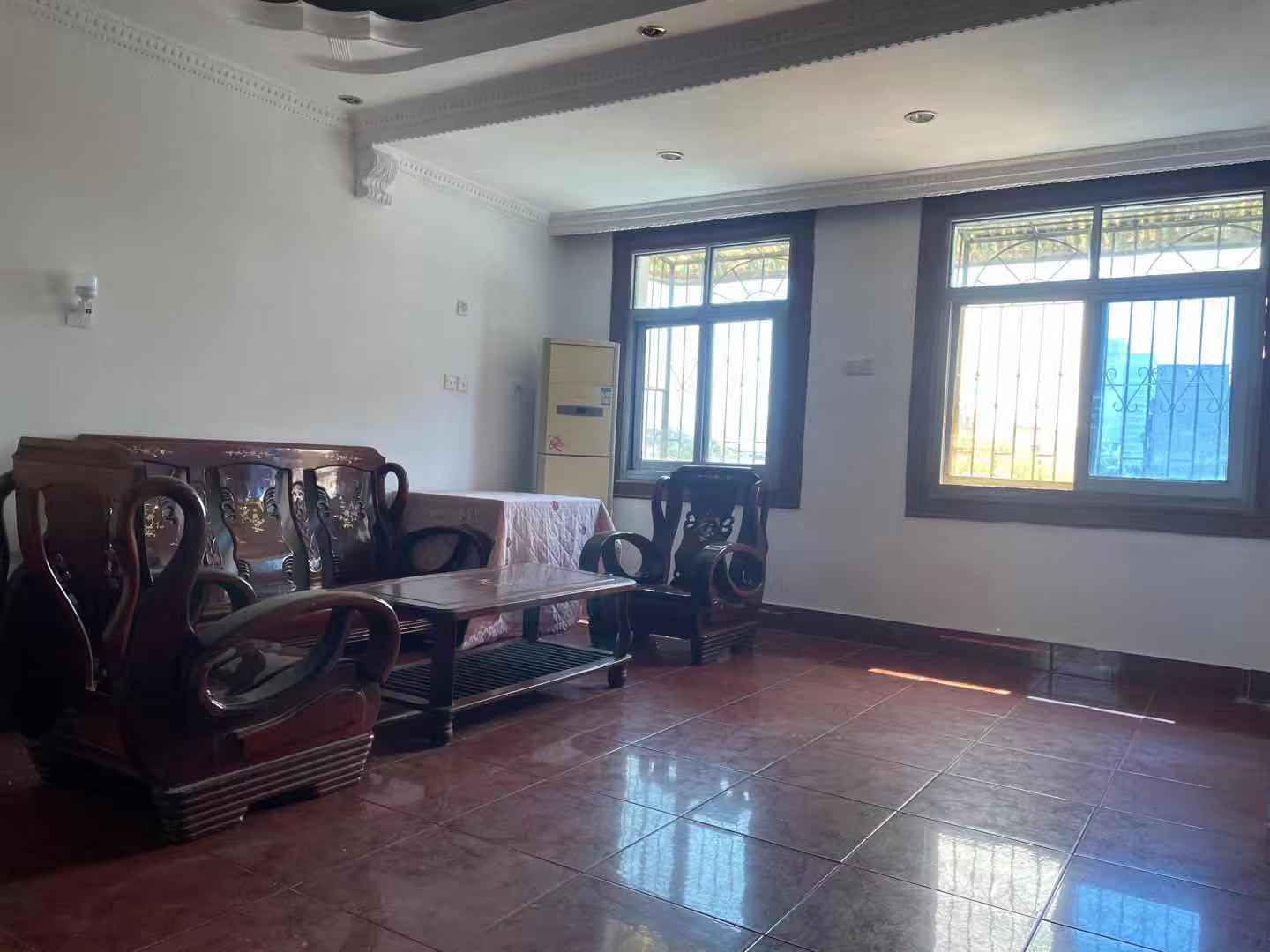 市商业局家属楼  4室2厅2卫    94.8万 市商业局家属楼  4室2厅2卫    94.8万客厅