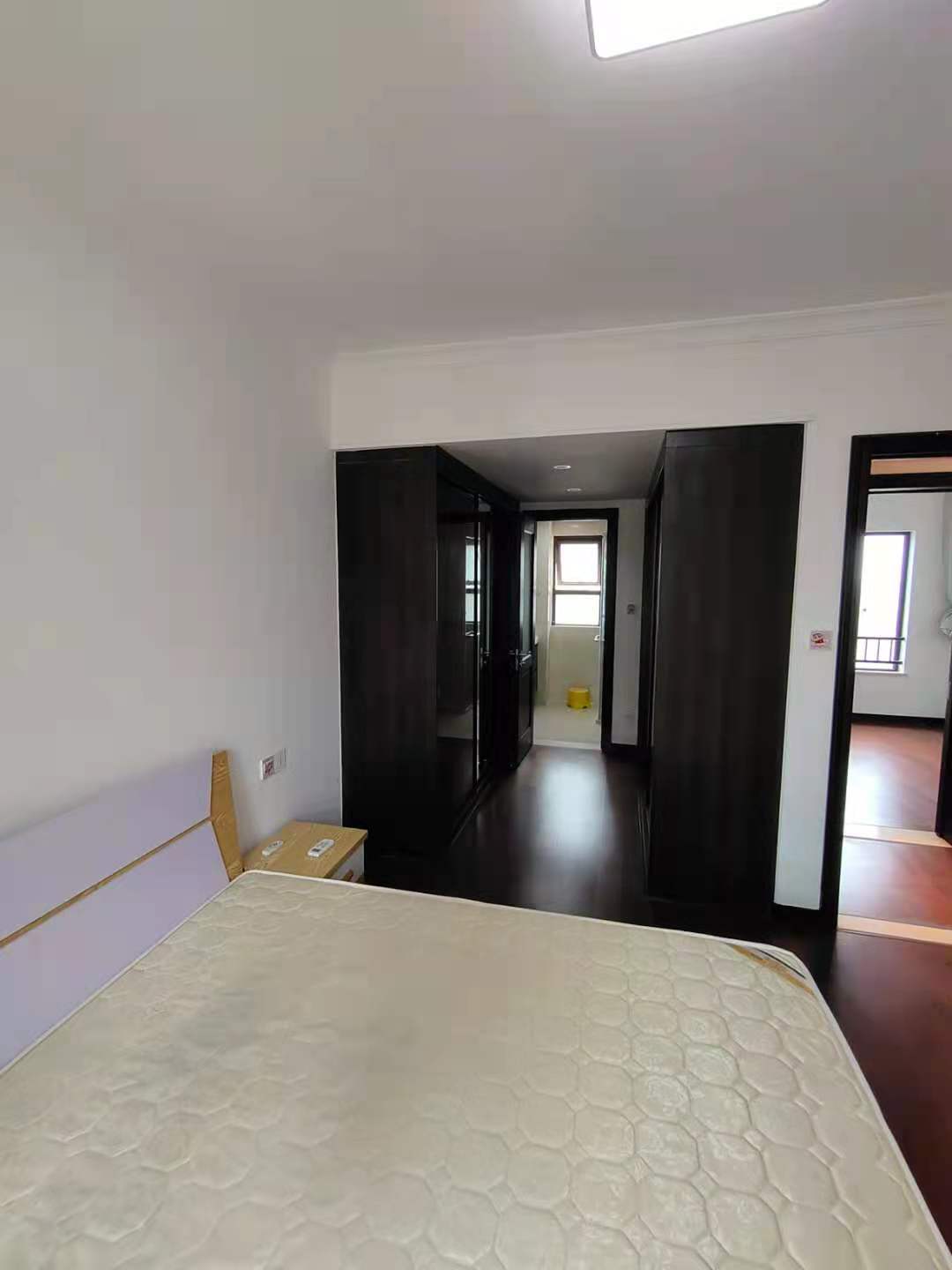 万科翡翠公园  4室1厅2卫    3000.0元/月 万科翡翠公园  4室1厅2卫    3000.0元/月室内图