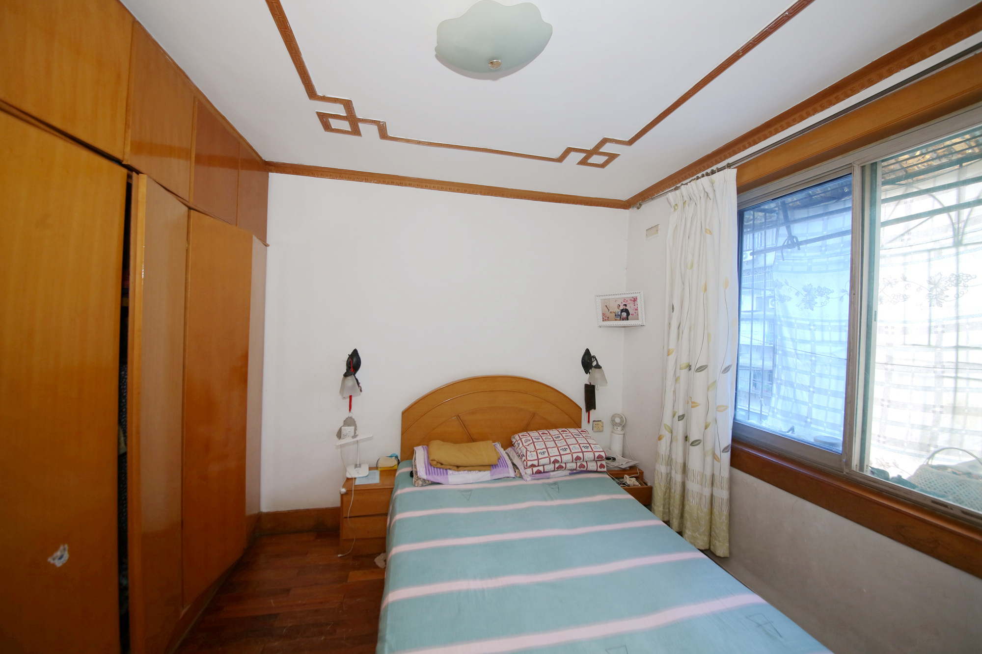 东福小区  2室2厅1卫   59.00万卧室