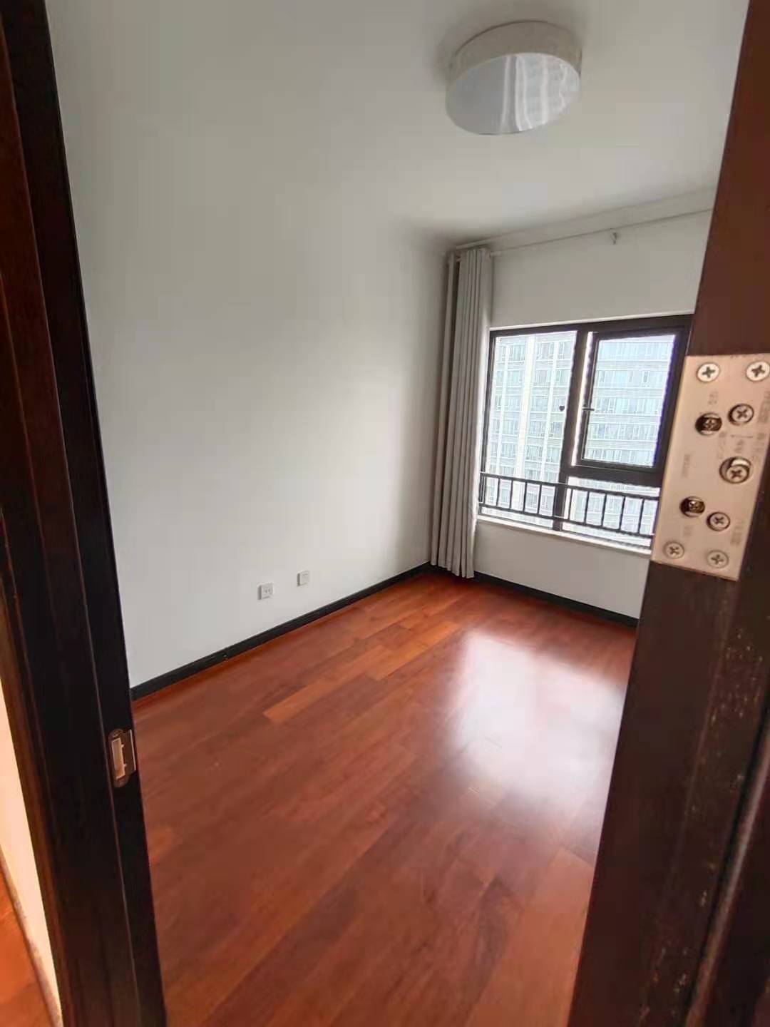 万科翡翠公园  4室1厅2卫    3000.0元/月 万科翡翠公园  4室1厅2卫    3000.0元/月室内图