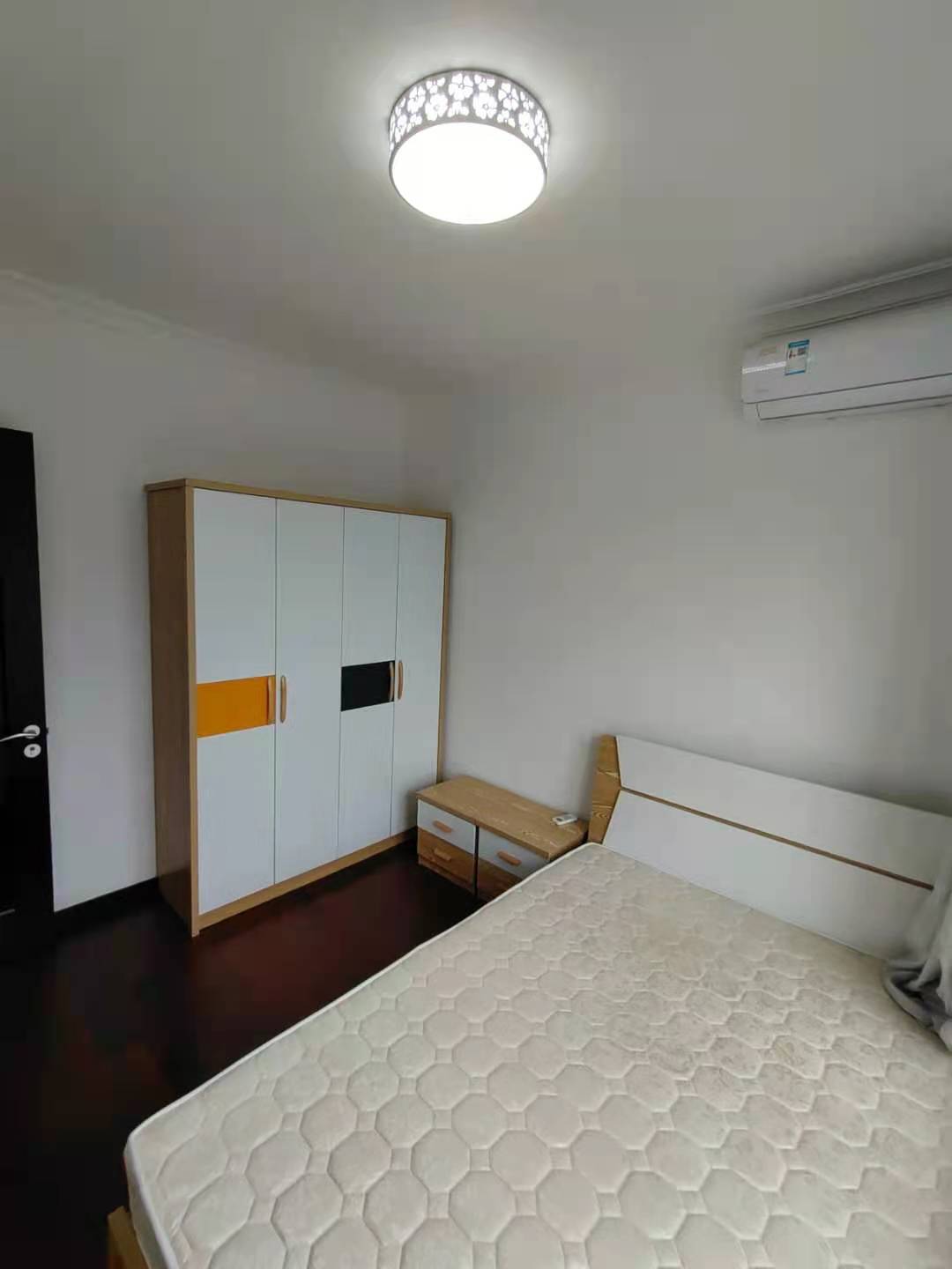 万科翡翠公园  4室1厅2卫    3000.0元/月 万科翡翠公园  4室1厅2卫    3000.0元/月室内图