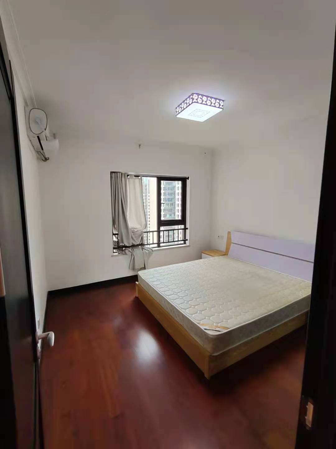 万科翡翠公园  4室1厅2卫    3000.0元/月 万科翡翠公园  4室1厅2卫    3000.0元/月室内图