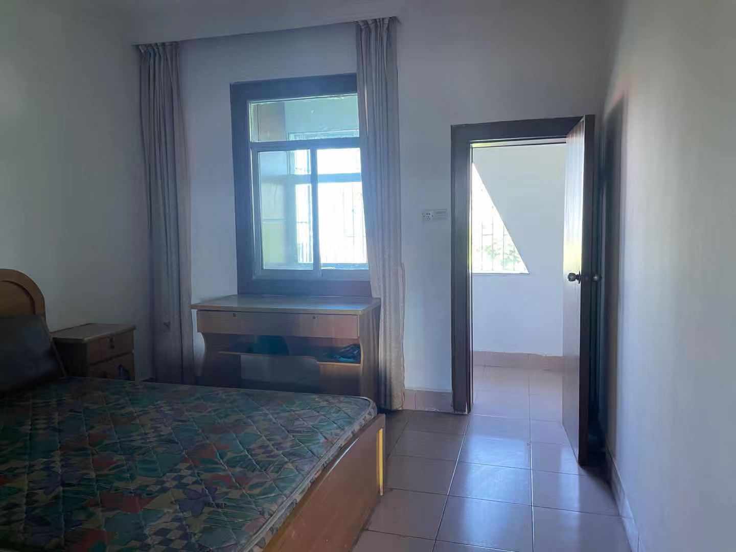 市商业局家属楼  4室2厅2卫    94.8万 市商业局家属楼  4室2厅2卫    94.8万卧室