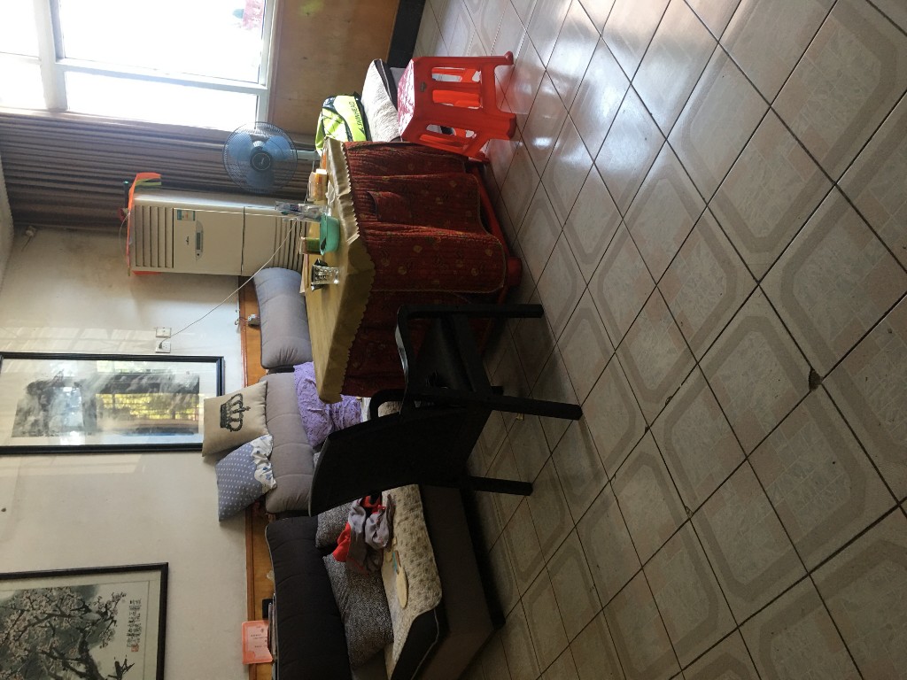 广电中心家属楼 3室2厅1卫 80.0万 广电中心家属楼 3室2厅1卫 80.0万客厅