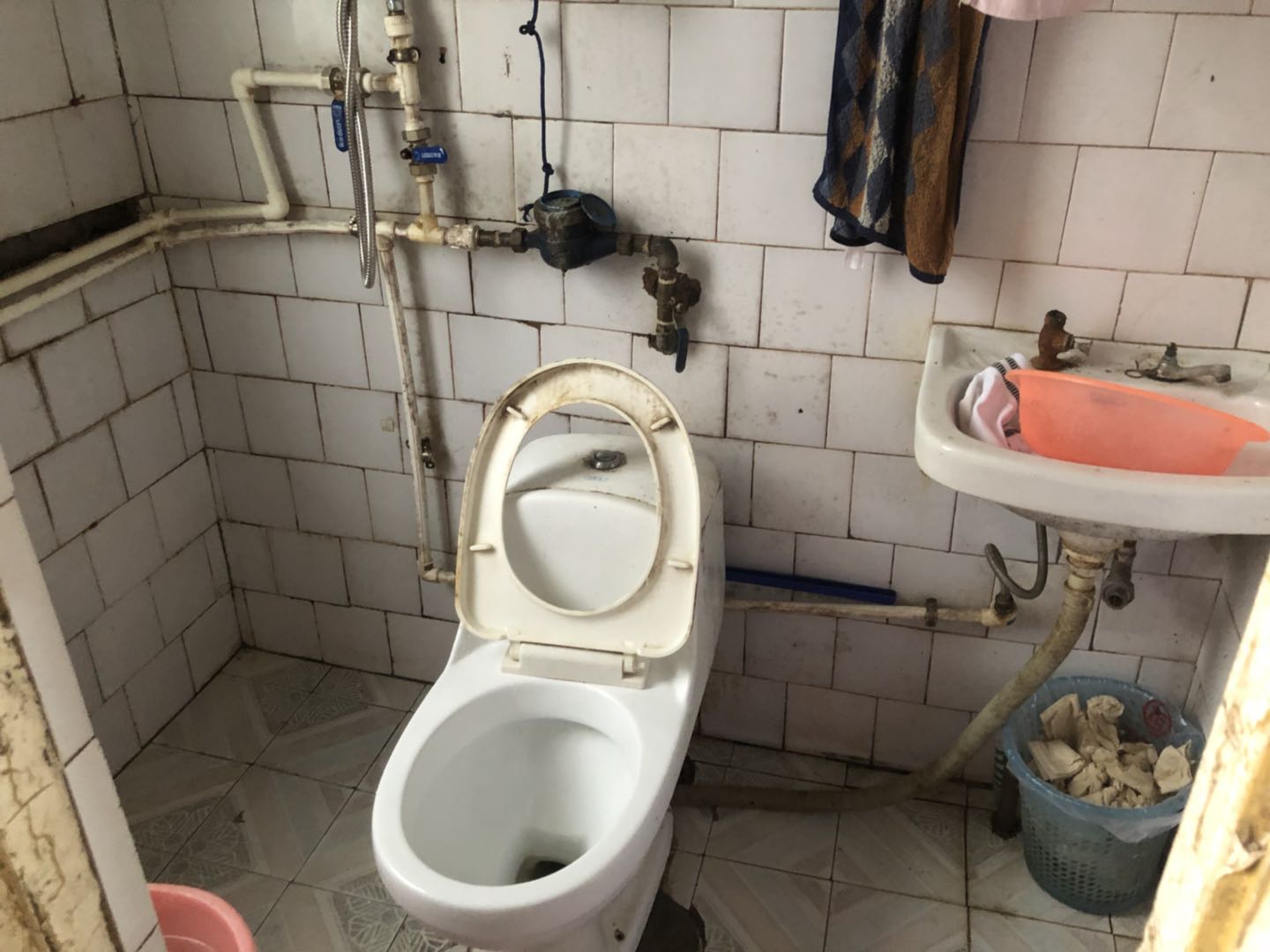 金谷市场  2室1厅1卫    42.8万卫生间