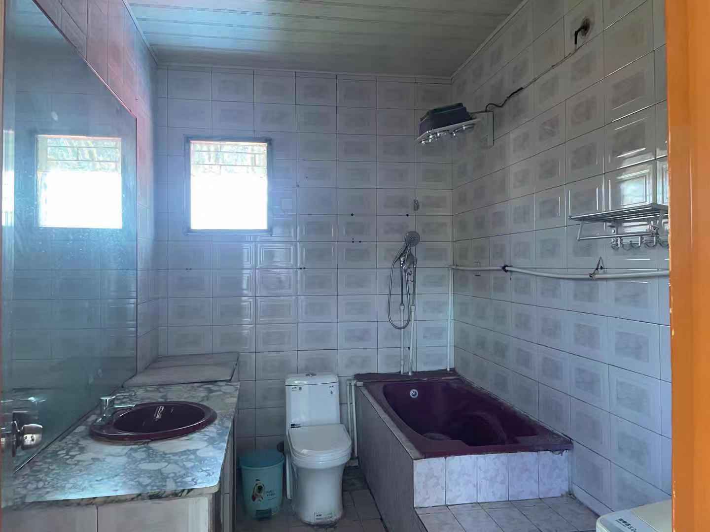 市商业局家属楼  4室2厅2卫    94.8万 市商业局家属楼  4室2厅2卫    94.8万卫生间