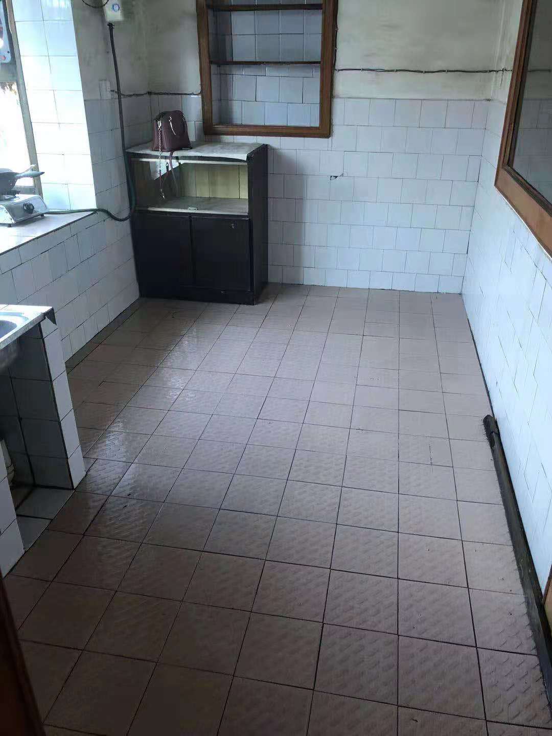 市人大政协机关大院住宅区(老市委) 2室2厅1卫 850.0元/月 市人大政协机关大院住宅区(老市委) 2室2厅1卫 850.0元/月室内图