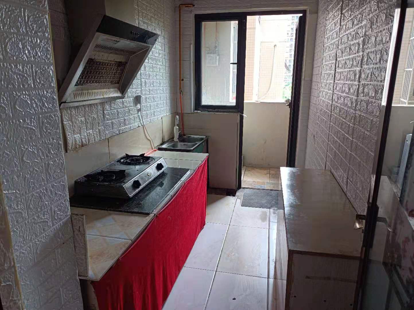 远大中央公园一期  3室2厅1卫    2300.0元/月 远大中央公园一期  3室2厅1卫    2300.0元/月室内图1