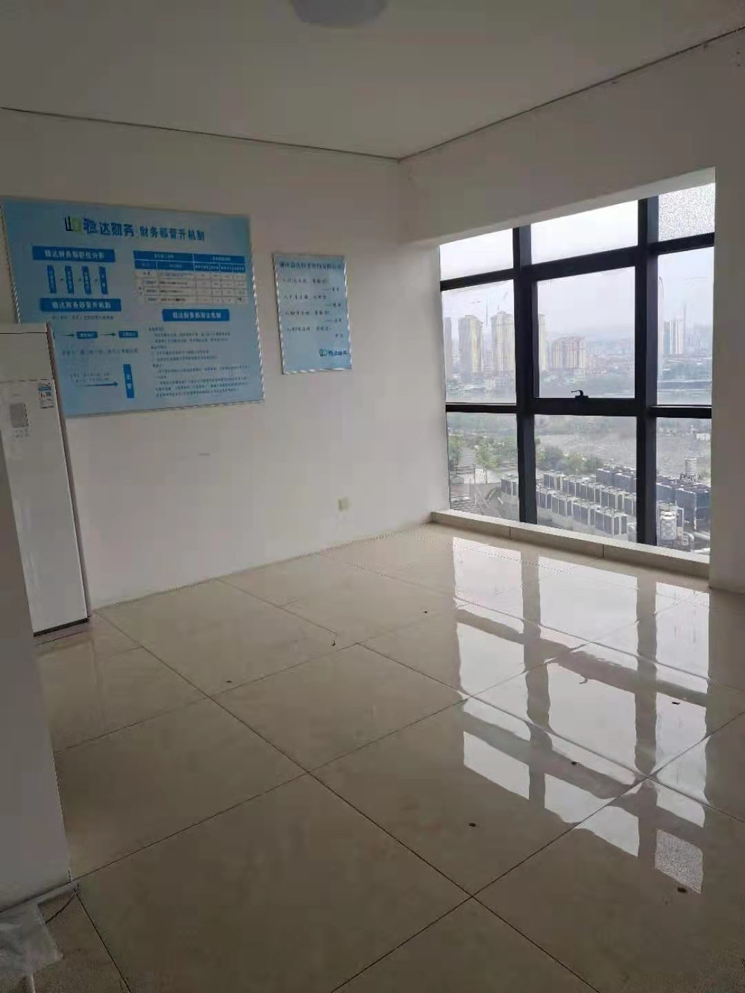 银泰财富广场 3室2厅2卫 2000.0元/月 银泰财富广场 3室2厅2卫 2000.0元/月户型图