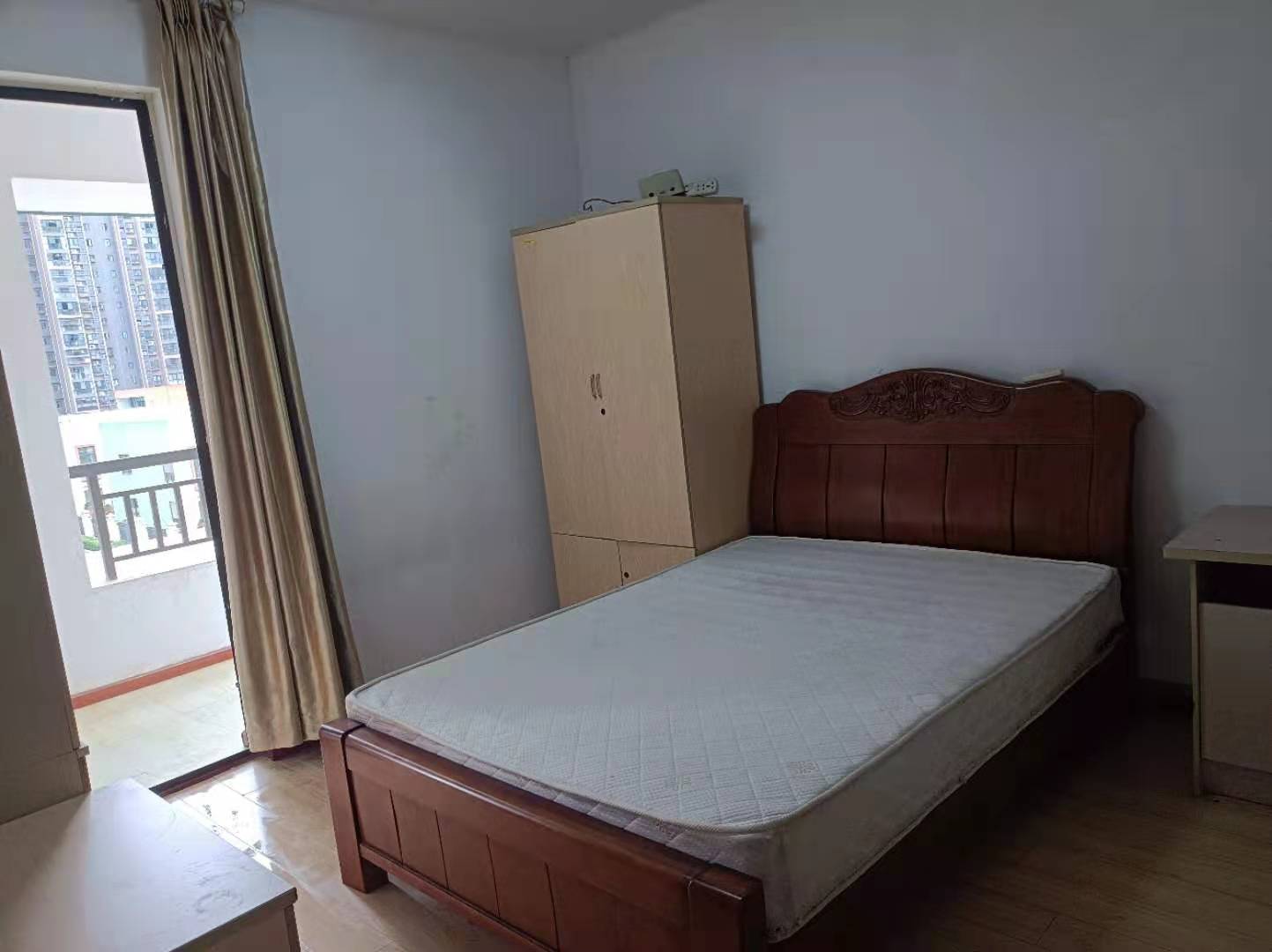 远大中央公园一期  3室2厅1卫    2300.0元/月室内图