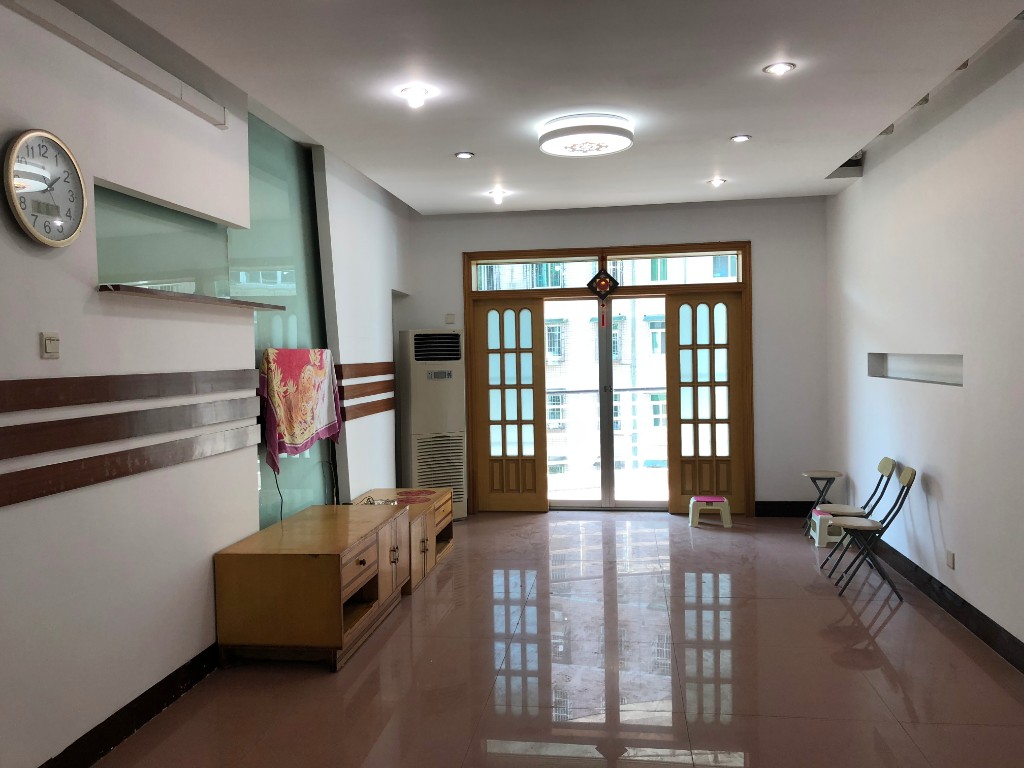 颐美园  3室2厅1卫    3200.0元/月室内图1