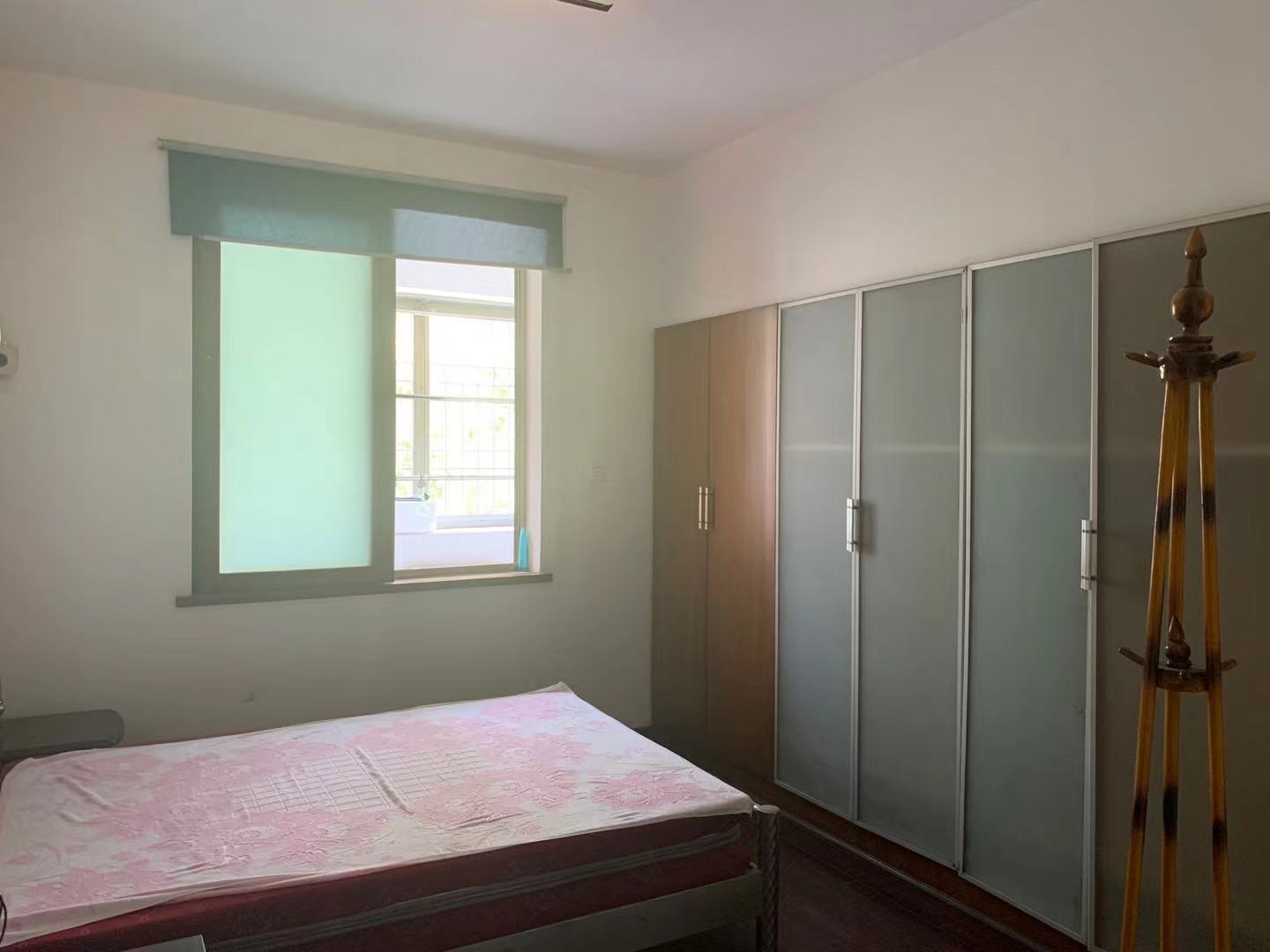 菊苑东区 4室2厅2卫 100.0万 菊苑东区 4室2厅2卫 100.0万卧室