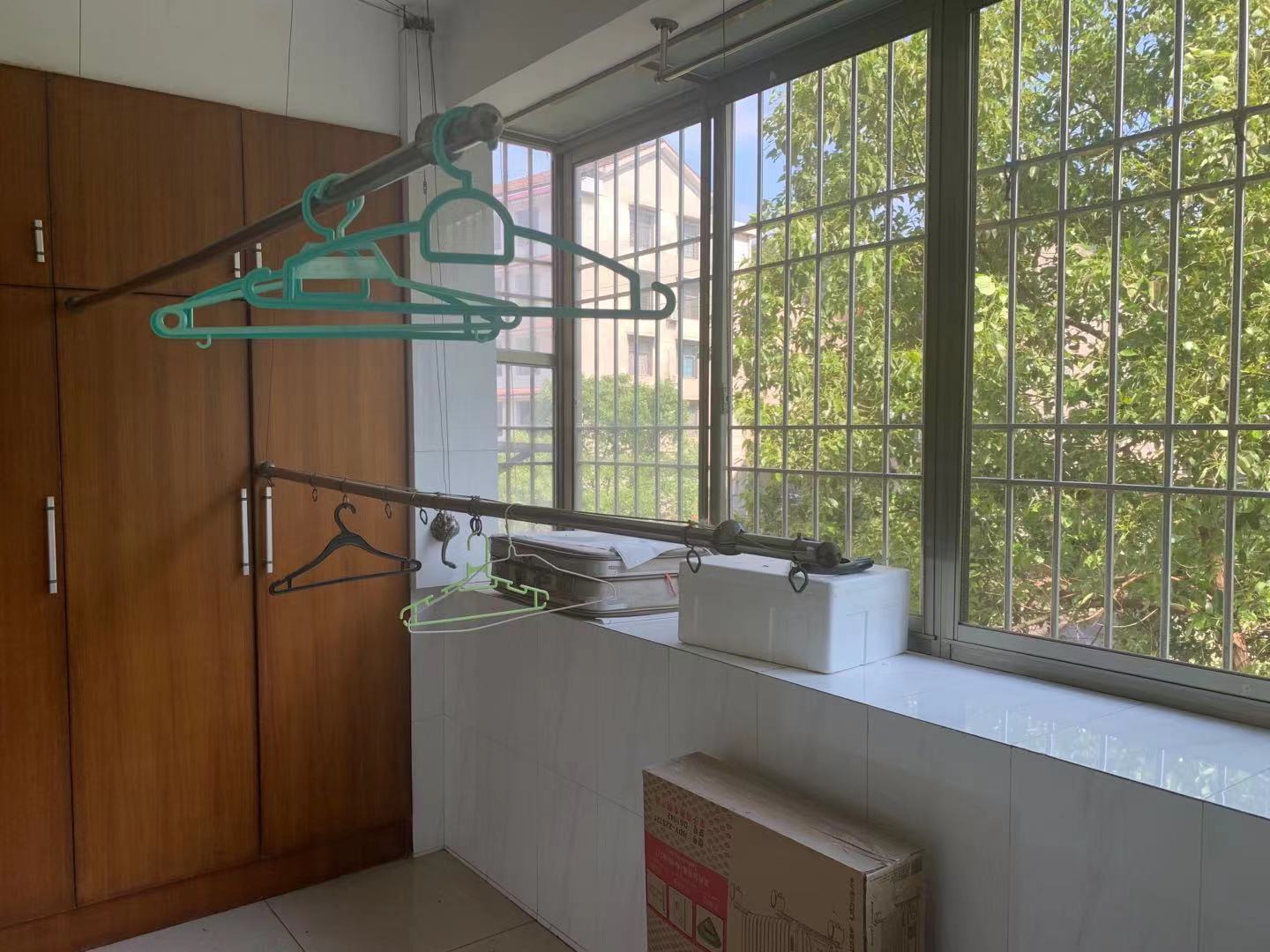 菊苑东区 4室2厅2卫 100.0万 菊苑东区 4室2厅2卫 100.0万阳台