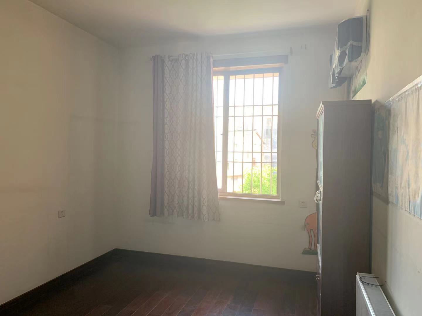 菊苑东区 4室2厅2卫 100.0万 菊苑东区 4室2厅2卫 100.0万卧室