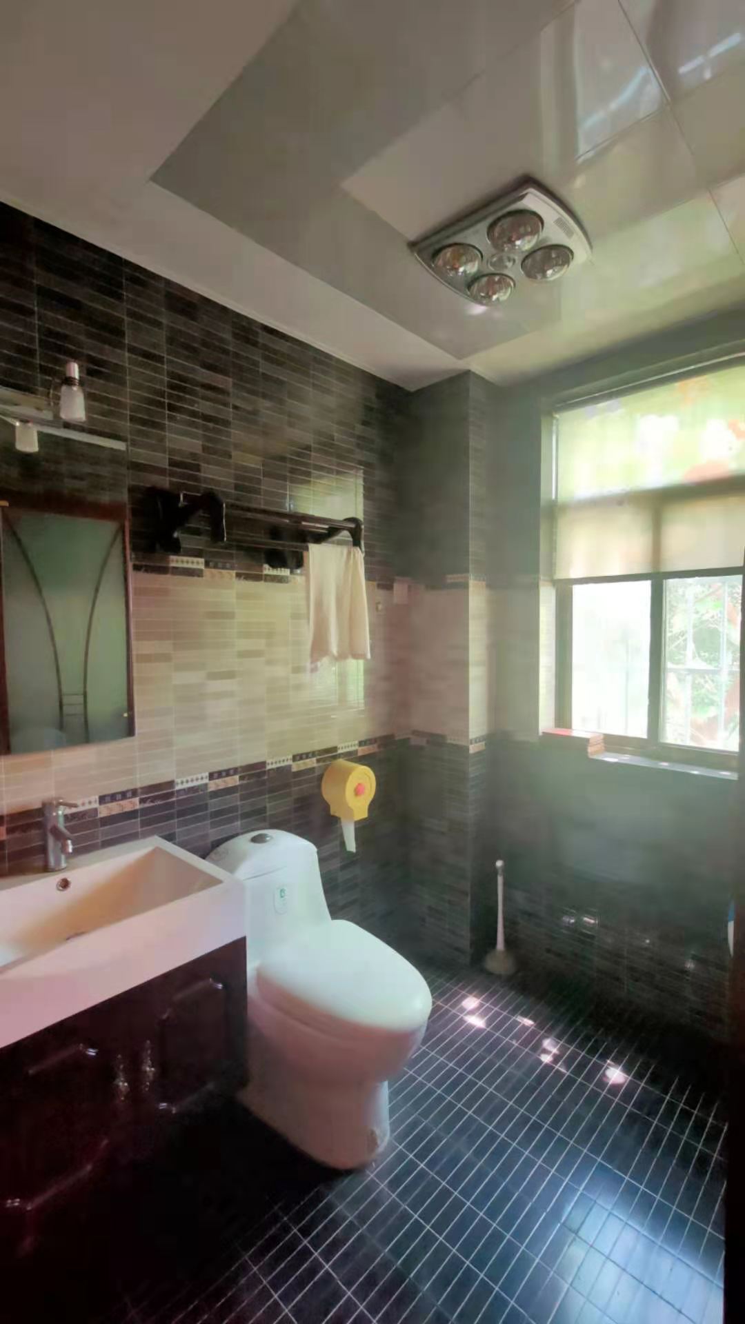 楚天花园 4室2厅2卫 82.00万 楚天花园 4室2厅2卫 82.00万客厅