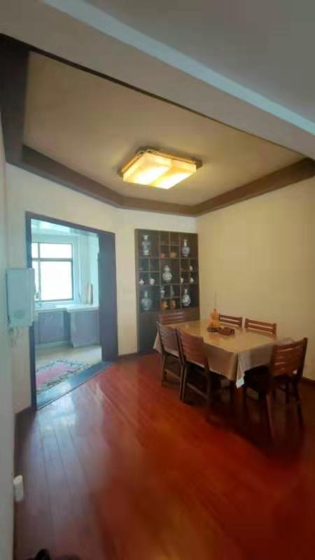 楚天花园 4室2厅2卫 82.00万 楚天花园 4室2厅2卫 82.00万客厅