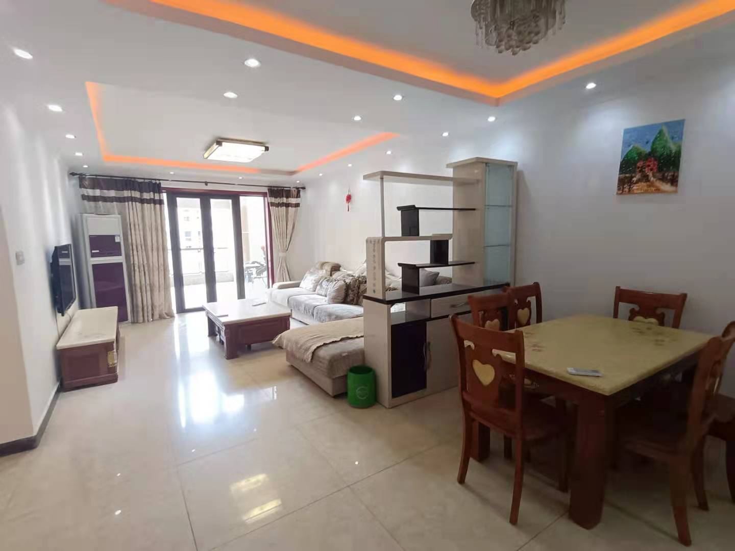 南湖国际6期  3室1厅2卫    3500.0元/月 南湖国际6期  3室1厅2卫    3500.0元/月室内图