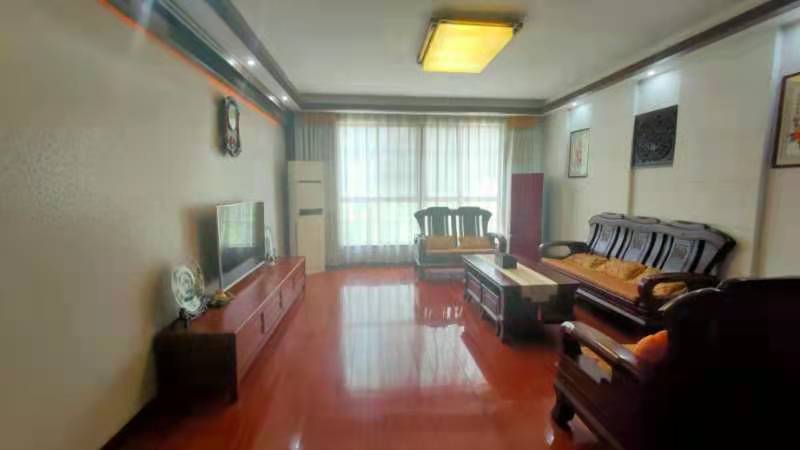 楚天花园 4室2厅2卫 82.00万 楚天花园 4室2厅2卫 82.00万客厅