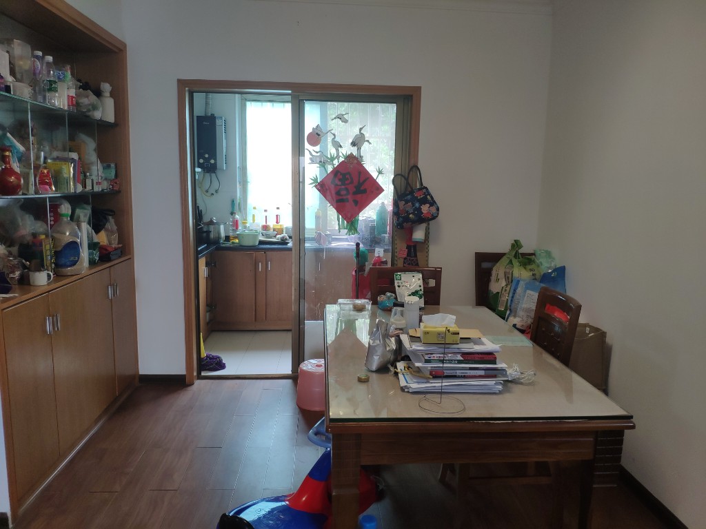 精锐华府(精锐华庭) 3室2厅2卫 73.8万 精锐华府(精锐华庭) 3室2厅2卫 73.8万客厅