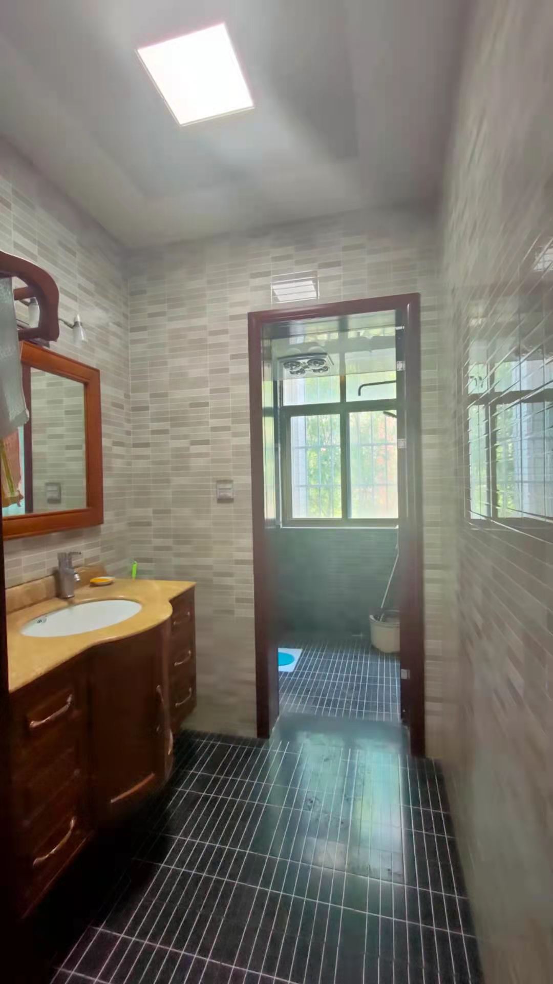 楚天花园 4室2厅2卫 82.00万 楚天花园 4室2厅2卫 82.00万客厅