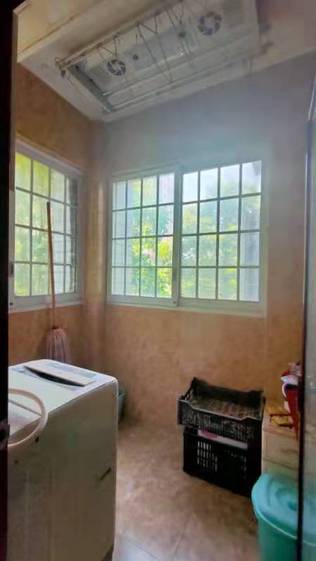 楚天花园 4室2厅2卫 82.00万 楚天花园 4室2厅2卫 82.00万客厅