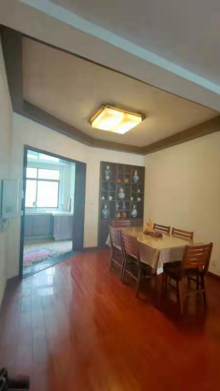 楚天花园 4室2厅2卫 82.00万 楚天花园 4室2厅2卫 82.00万客厅